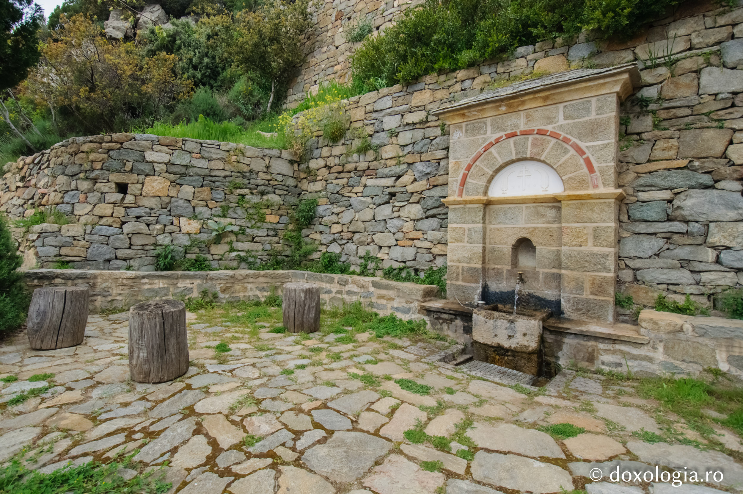 Aghiasma Cuviosului Simon Izvorâtorul de mir