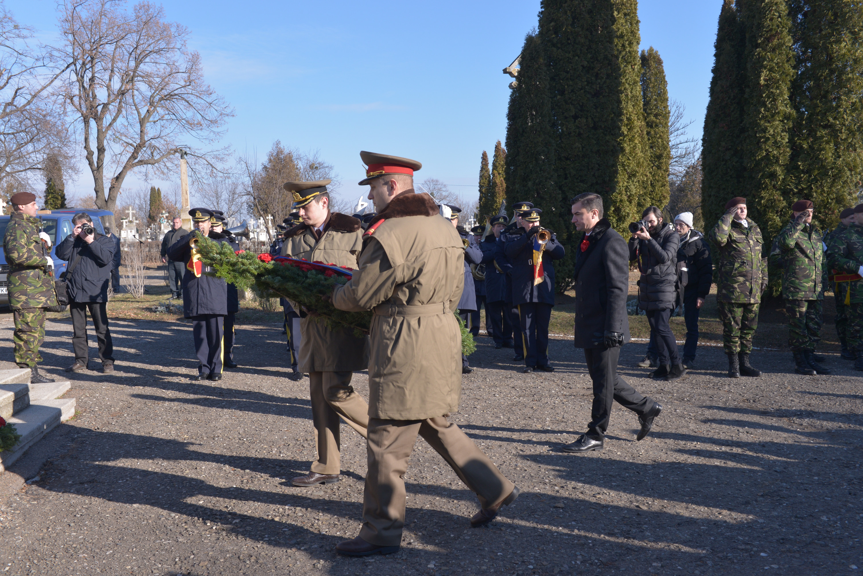 IPS Mitropolit Teofan: „Dumnezeu să ne dăruiască putere pentru a nu uita lecţia trecutului“ IPS Mitropolit Teofan: „Dumnezeu să ne dăruiască putere pentru a nu uita lecţia trecutului“