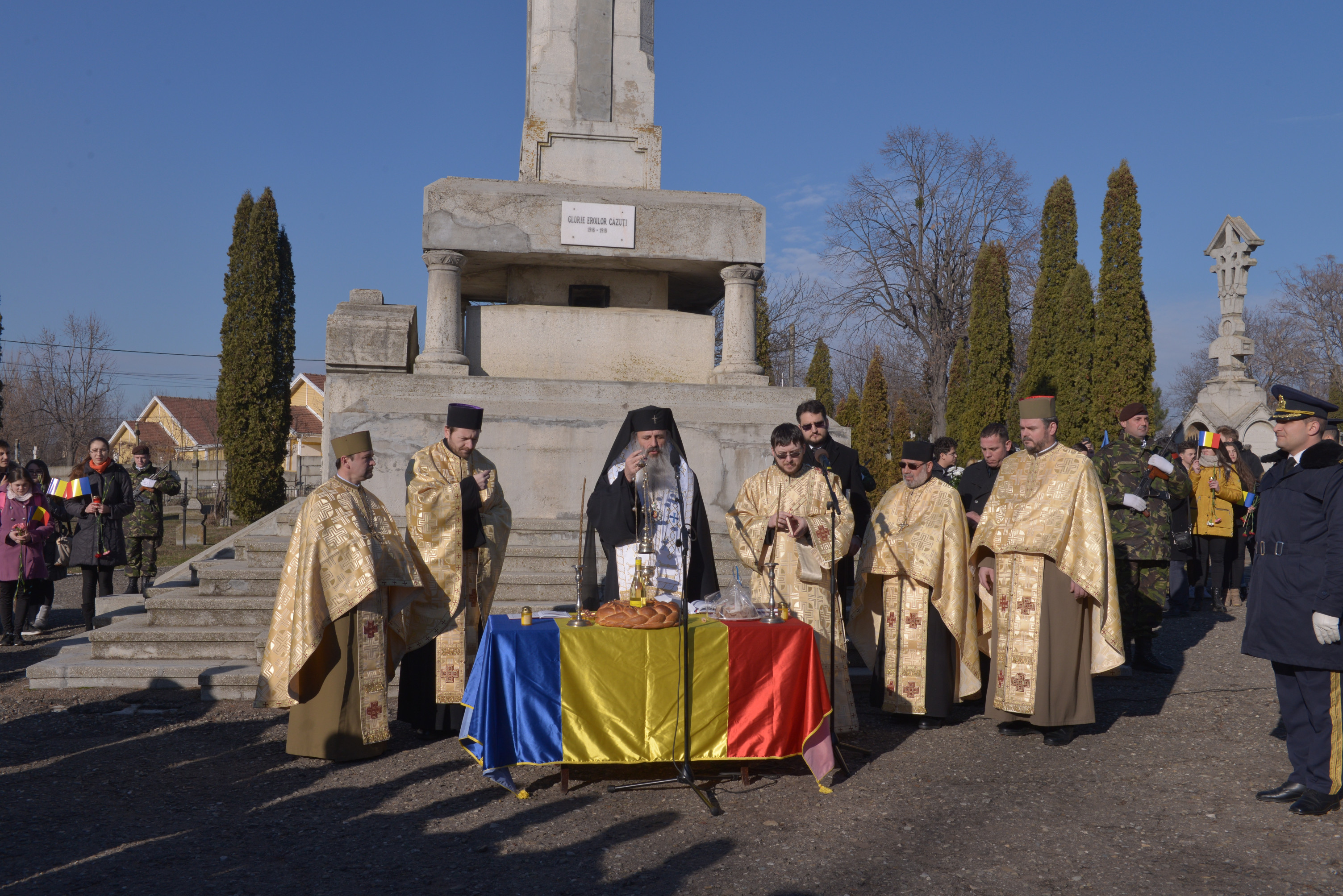 IPS Mitropolit Teofan: „Dumnezeu să ne dăruiască putere pentru a nu uita lecţia trecutului“ IPS Mitropolit Teofan: „Dumnezeu să ne dăruiască putere pentru a nu uita lecţia trecutului“