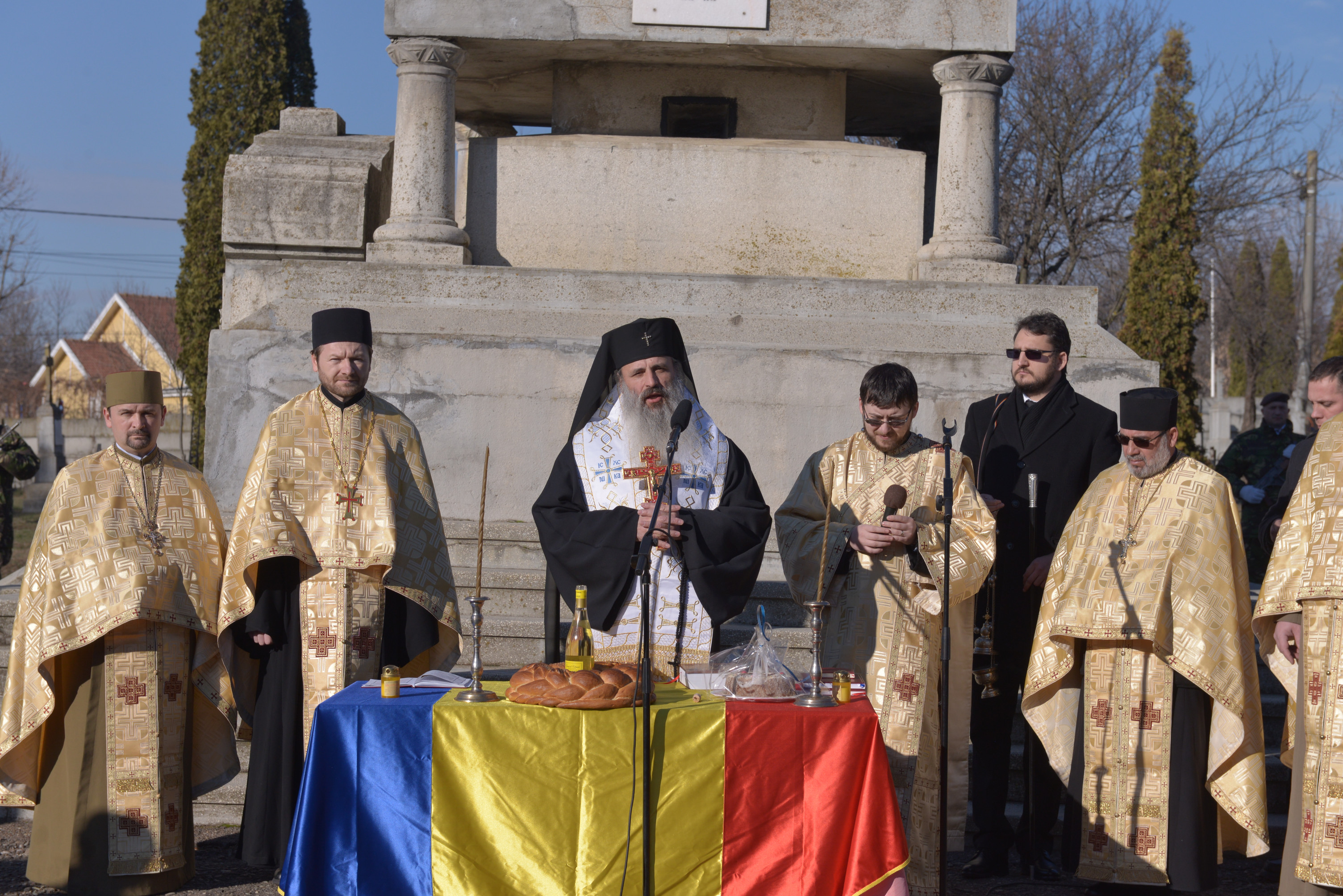 IPS Mitropolit Teofan: „Dumnezeu să ne dăruiască putere pentru a nu uita lecţia trecutului“