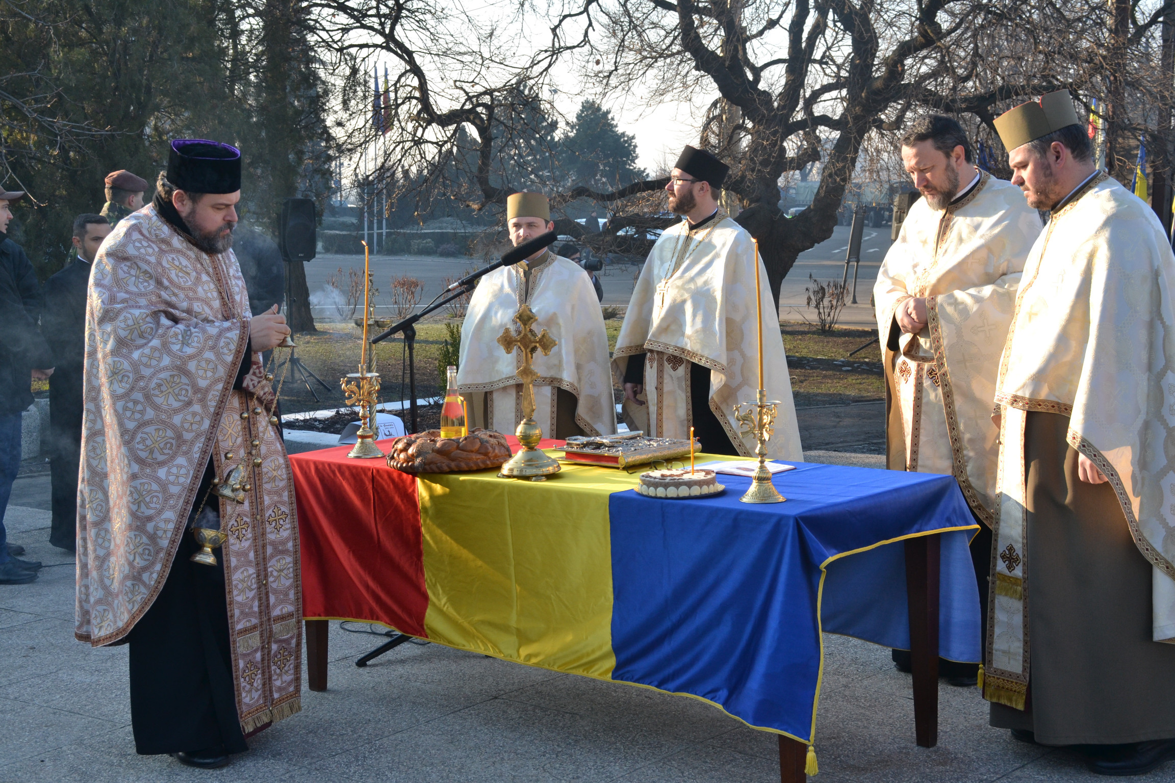 Slujbă de pomenire pentru eroii Revoluției din 1989, la Iași Slujbă de pomenire pentru eroii Revoluției din 1989, la Iași