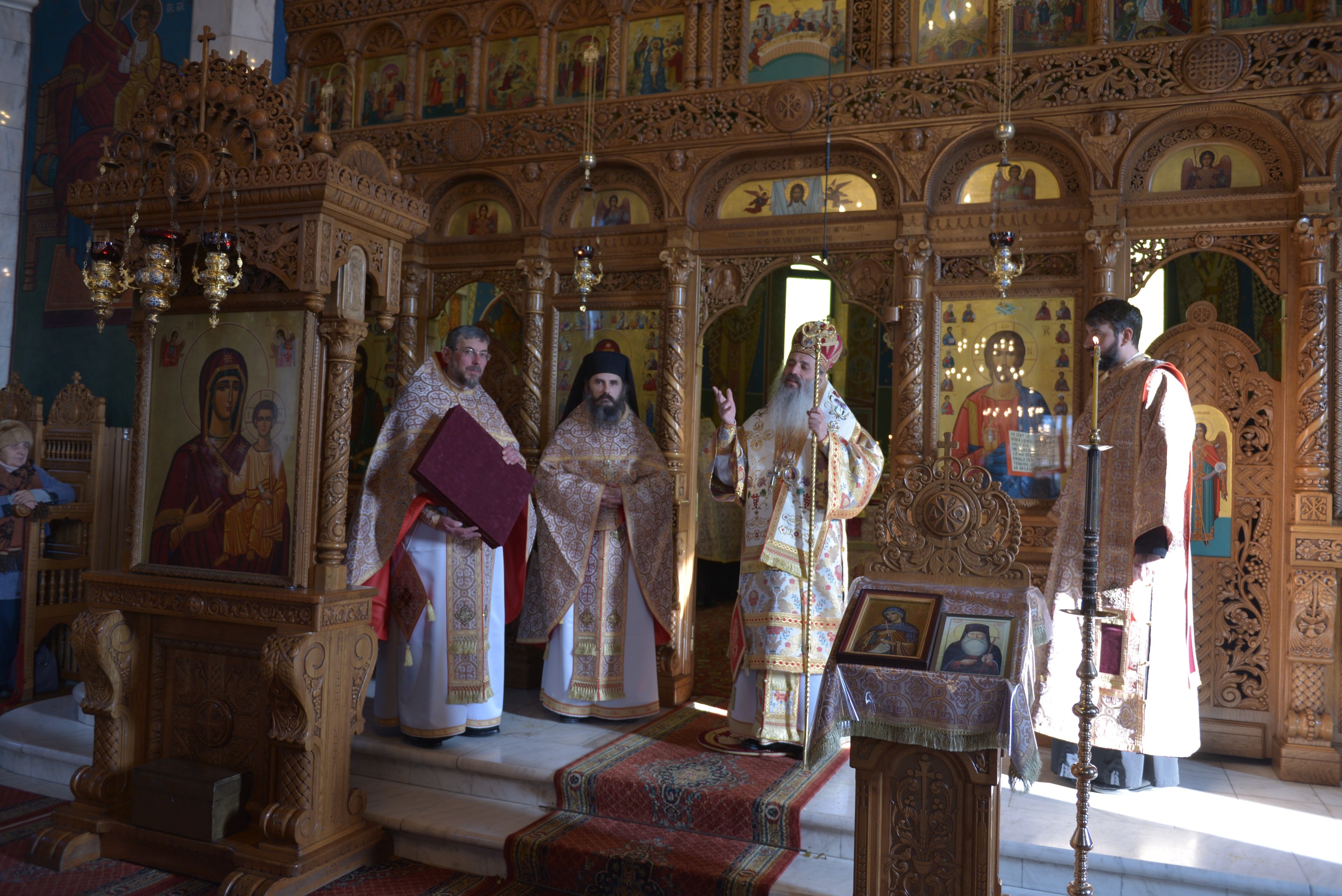 Slujbă de Parastas și Liturghie arhierească, la Mănăstirea Sihăstria-Neamț