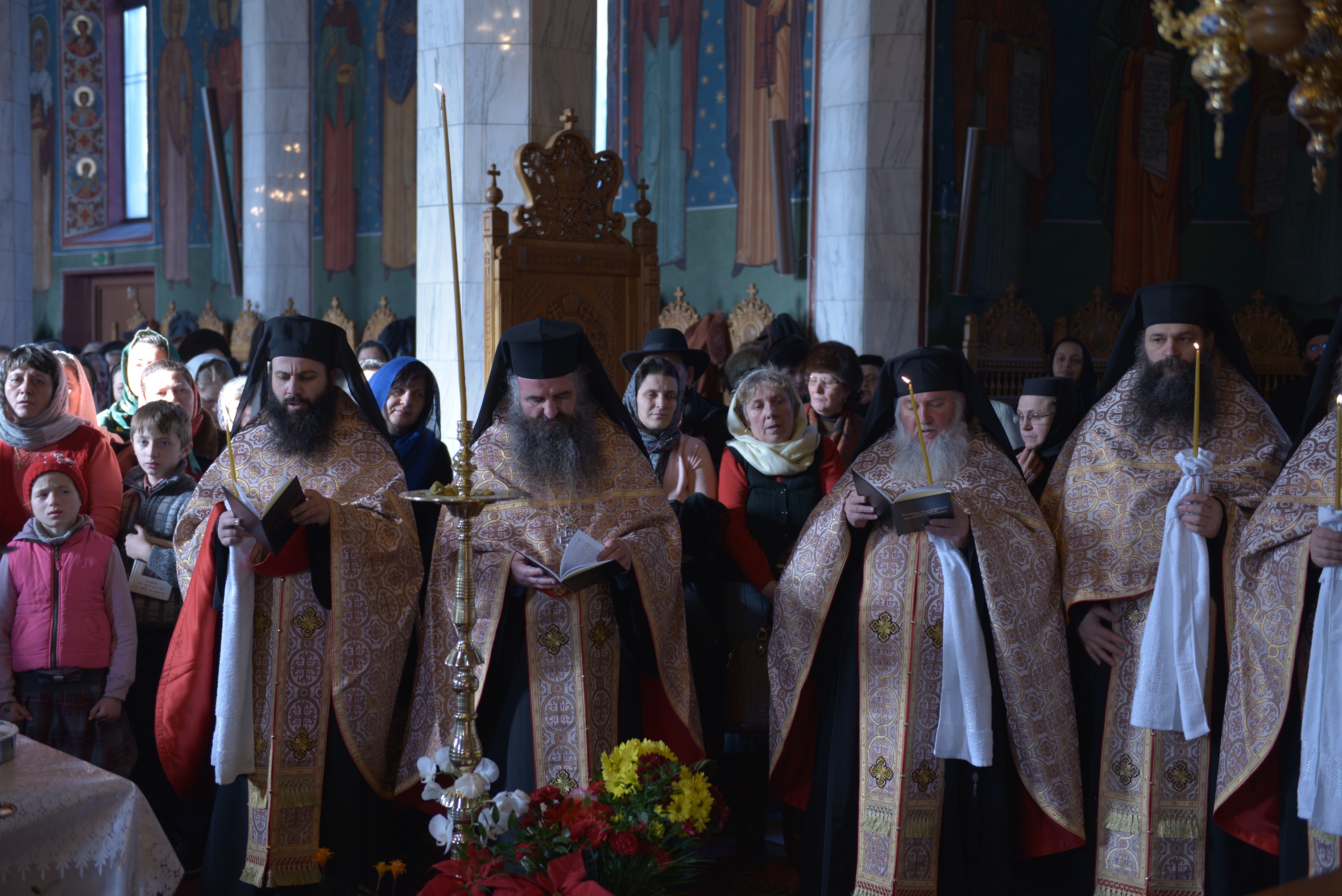 Slujbă de Parastas și Liturghie arhierească, la Mănăstirea Sihăstria-Neamț