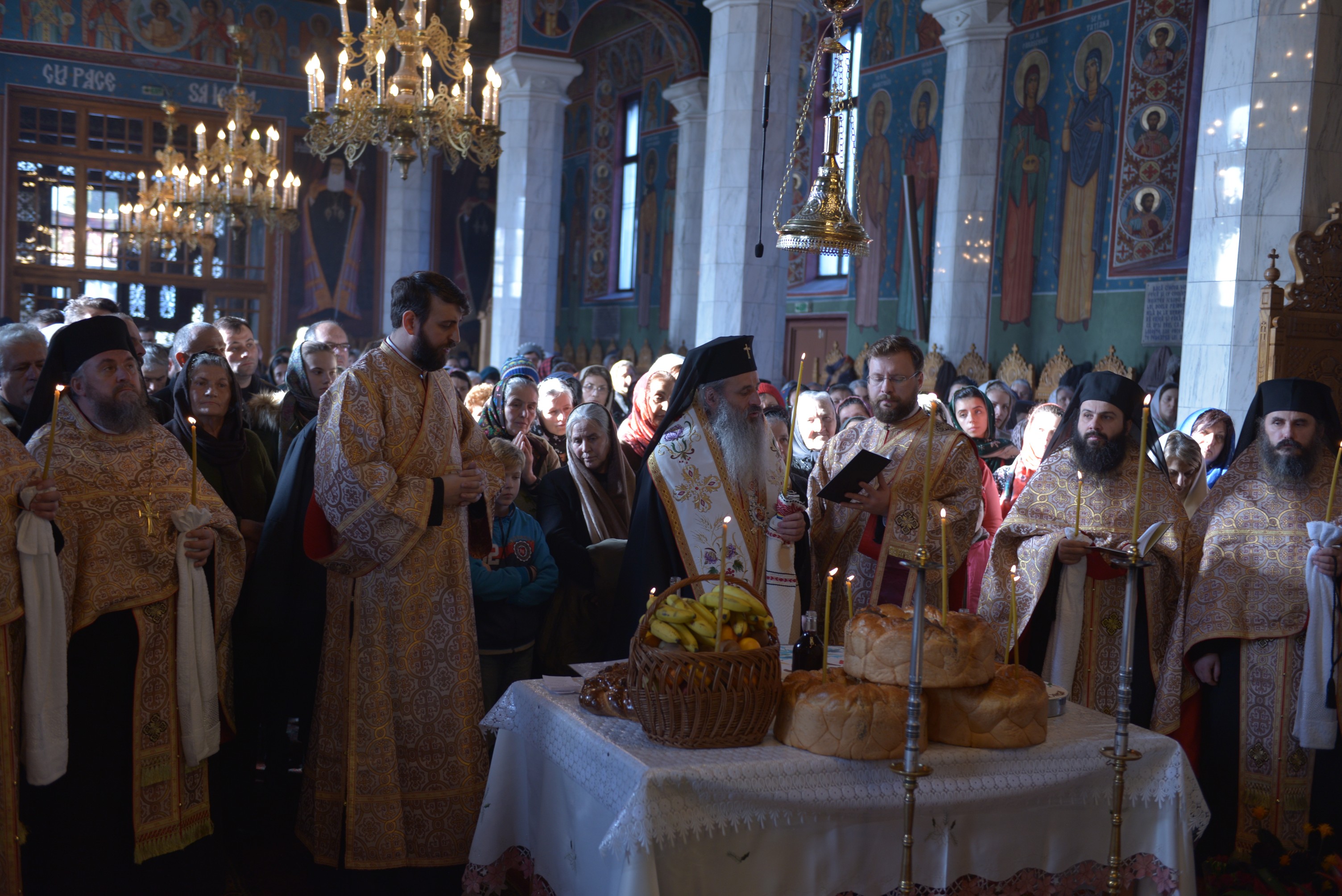 Slujbă de Parastas și Liturghie arhierească, la Mănăstirea Sihăstria-Neamț