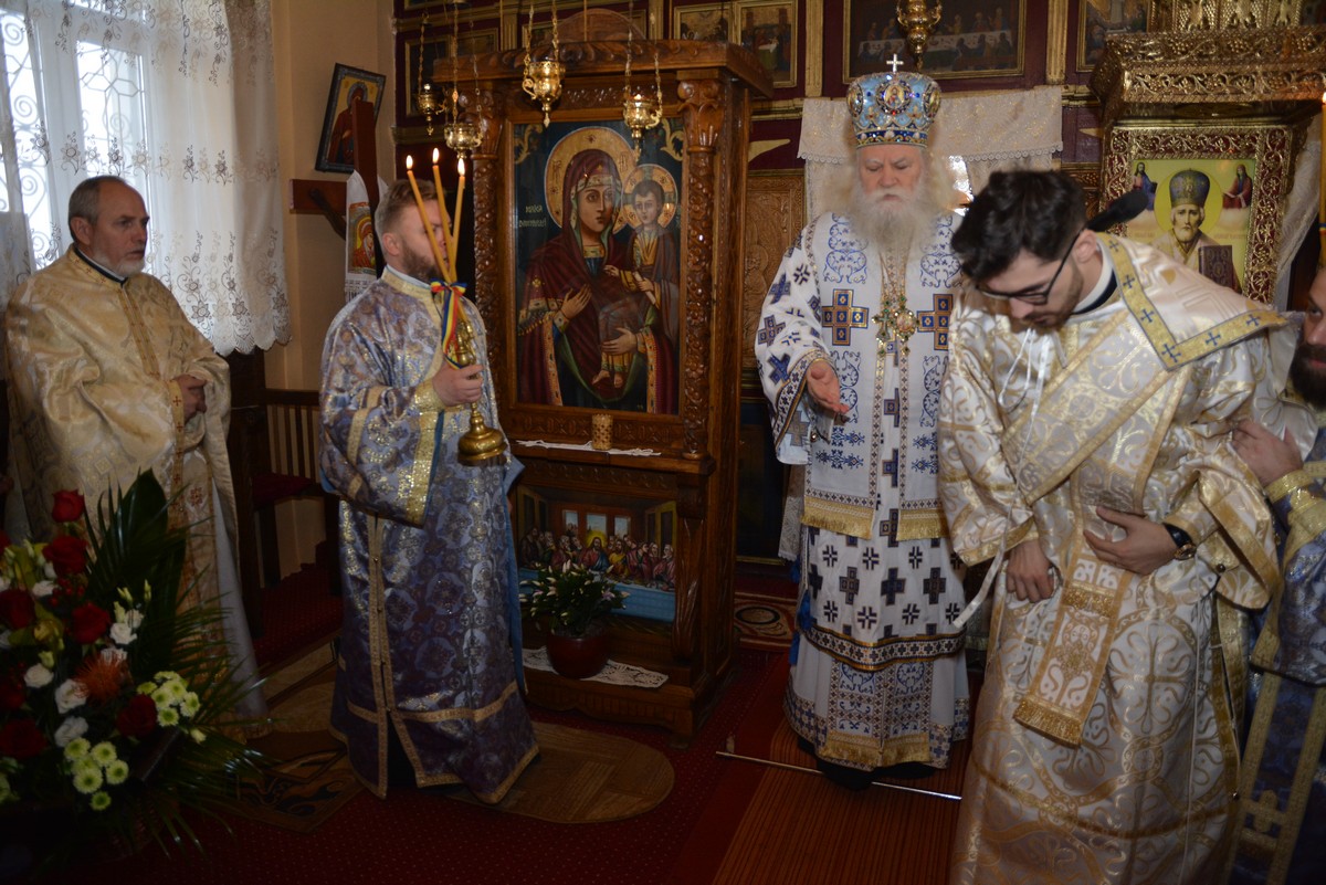 Slujbă arhierească în Parohia Lungani - Voineşti