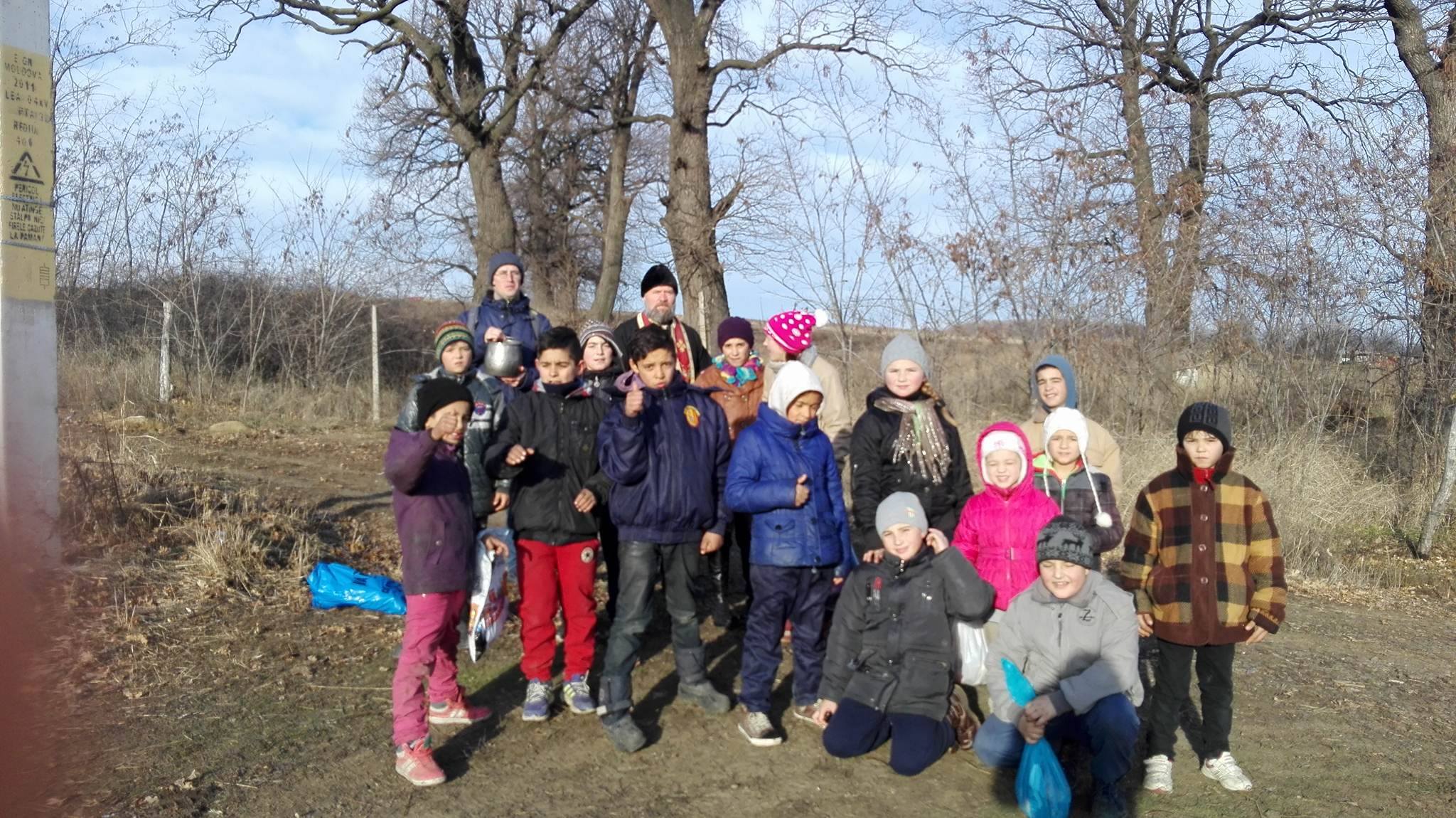 Casele enoriaşilor din Rediu, sfinţite în prezenţa copiilor