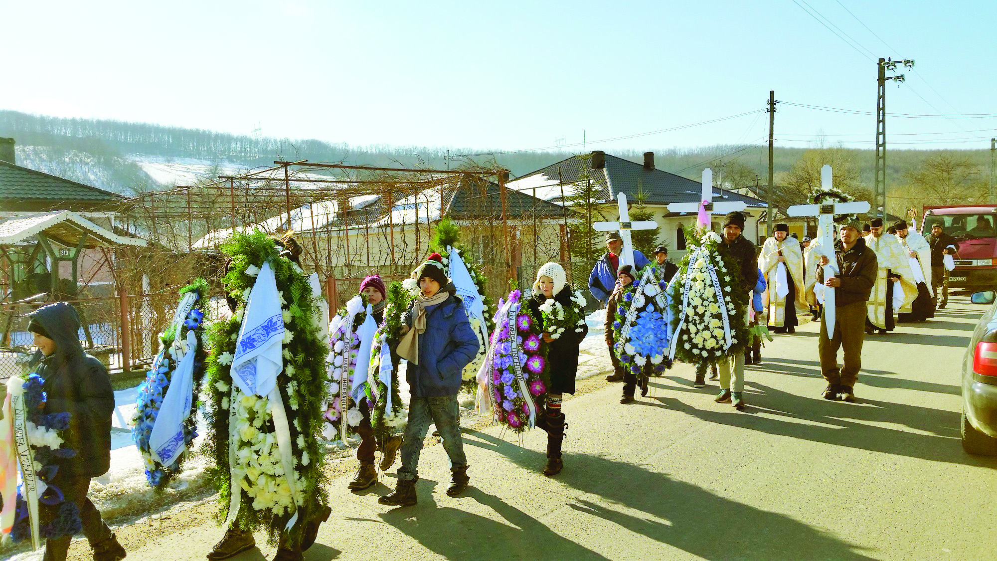 Slujbă de înhumare pentru copiii ce şi-au pierdut viaţa în incendiul din comuna Parava