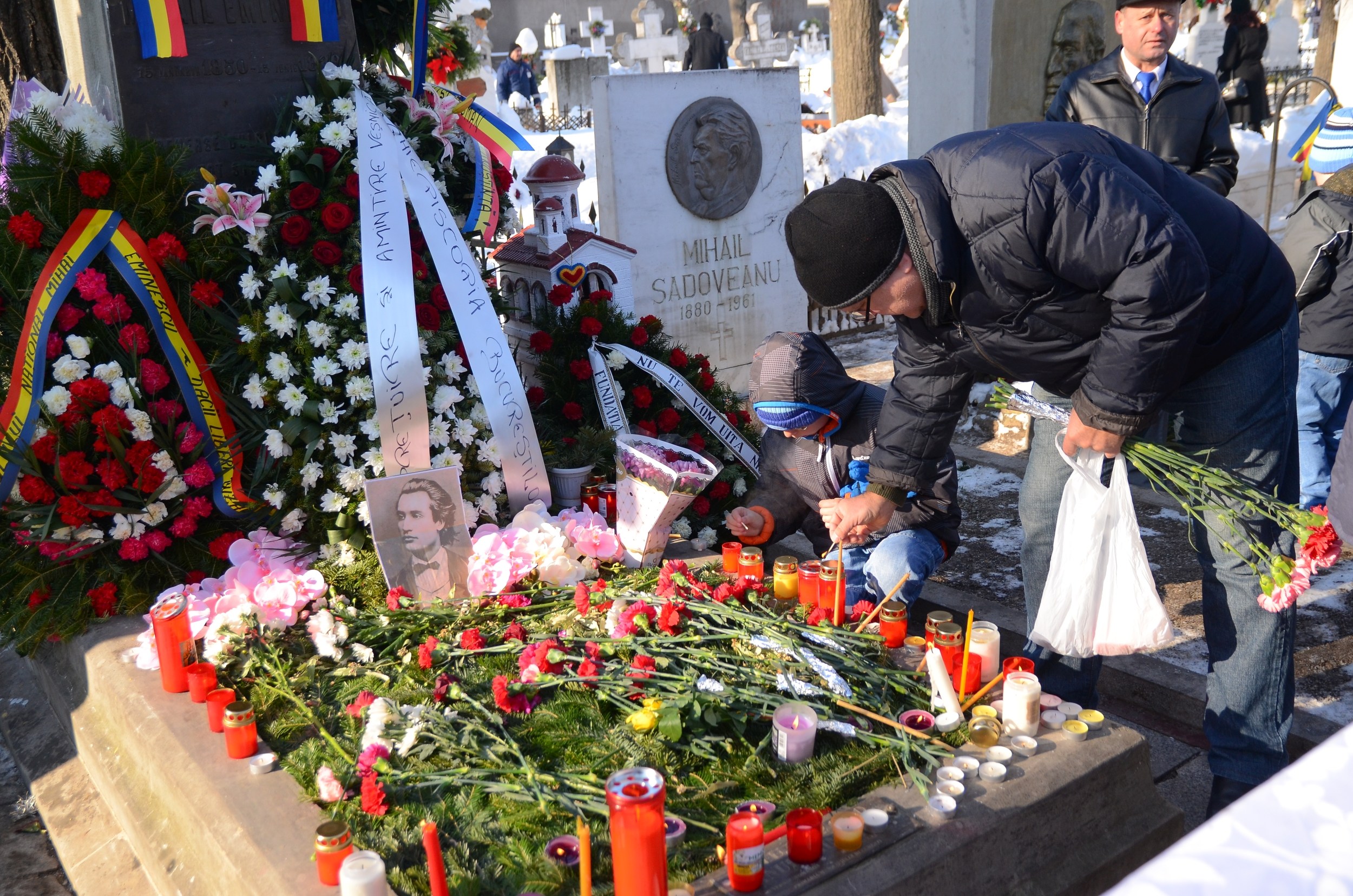 Poetul Mihai Eminescu a fost comemorat în Capitală. S-au împlinit 167 ani de la naşterea sa