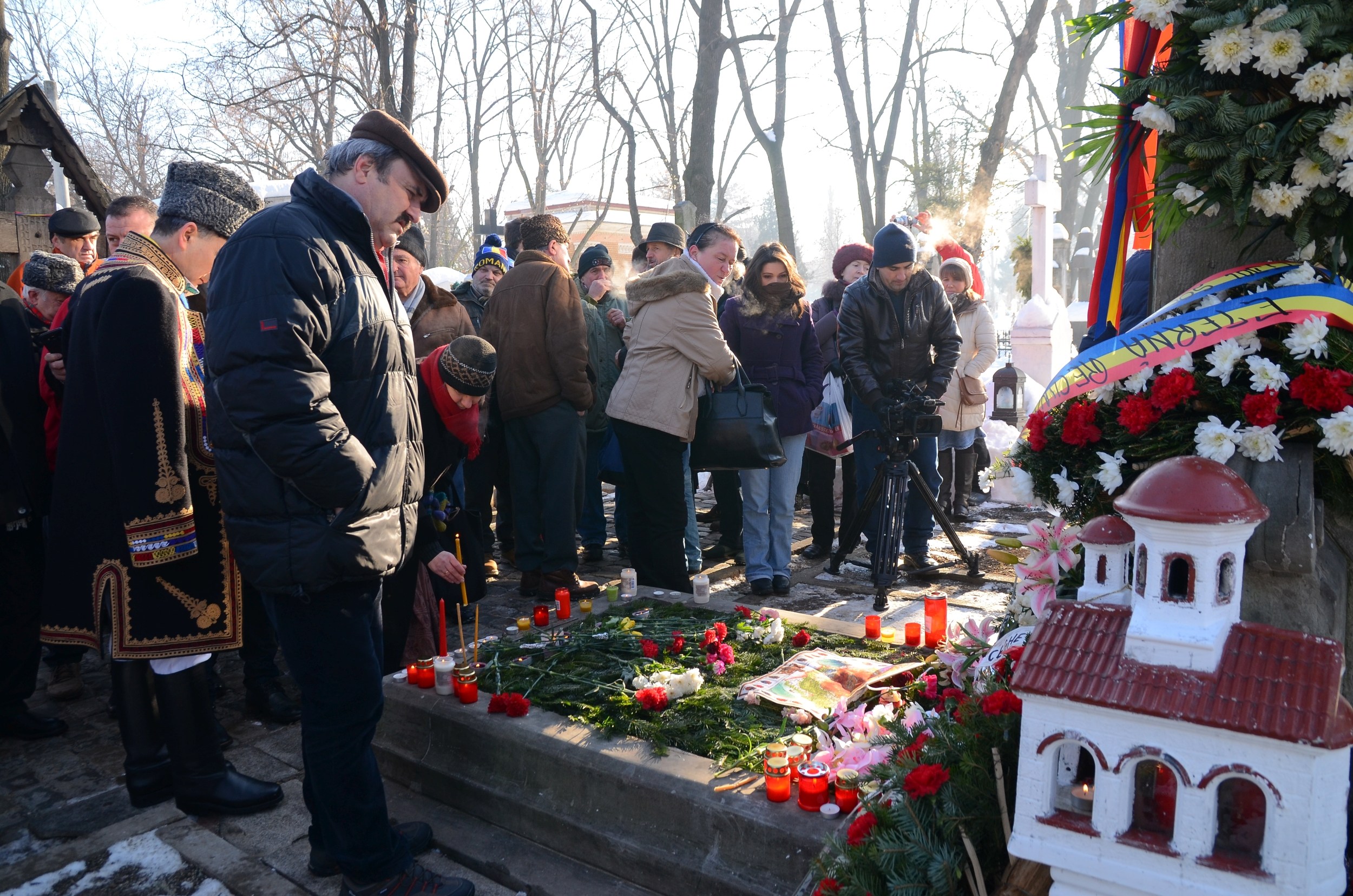 Poetul Mihai Eminescu a fost comemorat în Capitală. S-au împlinit 167 ani de la naşterea sa