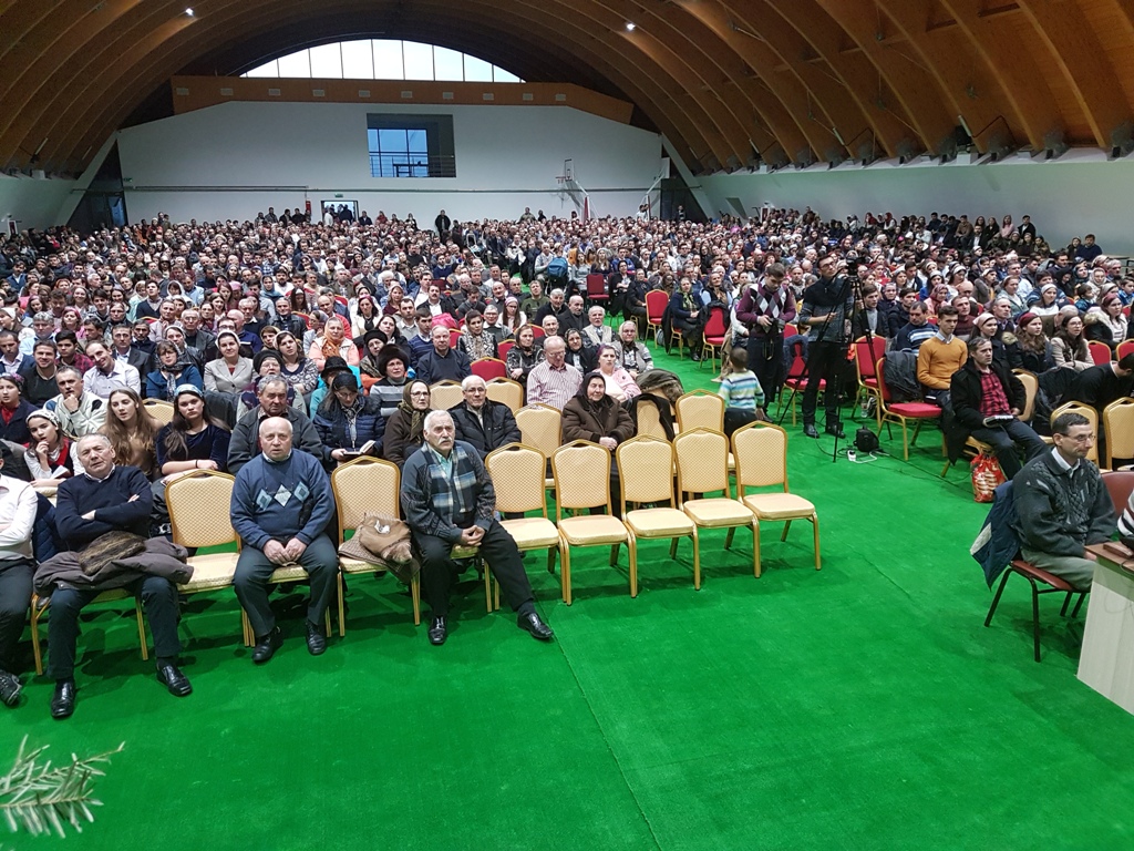 Adunarea tradiţională a tineretului Oastei Domnului la Comăneşti Adunarea tradiţională a tineretului Oastei Domnului la Comăneşti