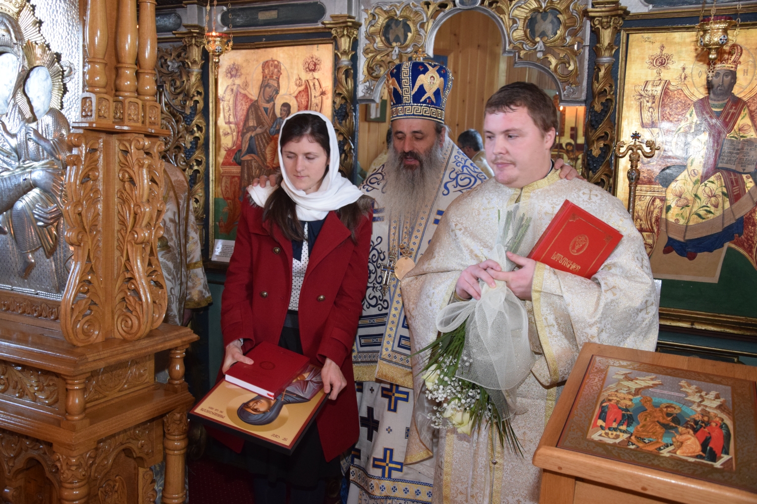 Liturghie arhierească şi sfinţire de casă socială în filia Lunca Moldovei a Parohiei Zvoroneşti