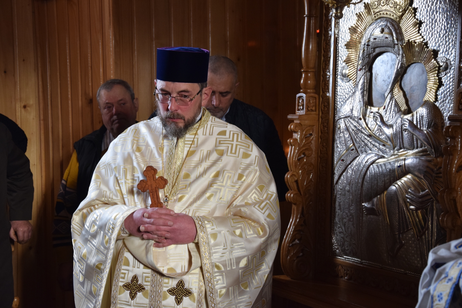 Liturghie arhierească şi sfinţire de casă socială în filia Lunca Moldovei a Parohiei Zvoroneşti