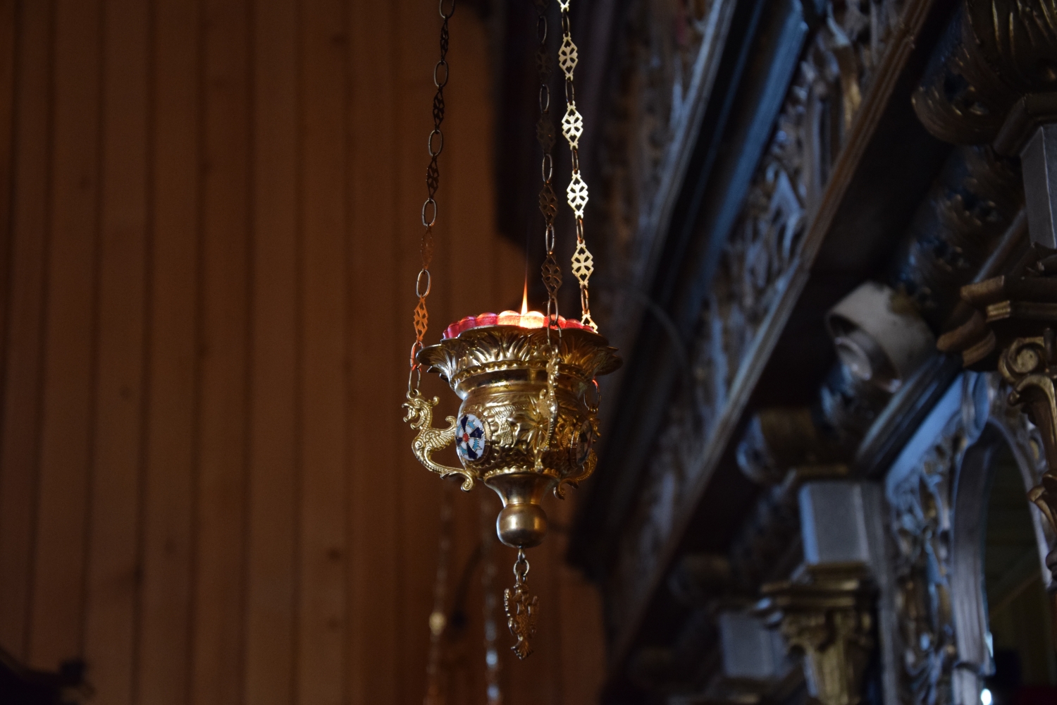 Liturghie arhierească şi sfinţire de casă socială în filia Lunca Moldovei a Parohiei Zvoroneşti