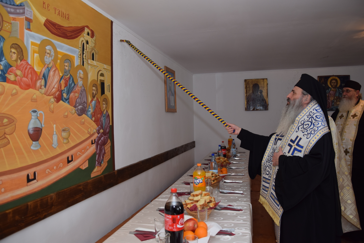 Liturghie arhierească şi sfinţire de casă socială în filia Lunca Moldovei a Parohiei Zvoroneşti