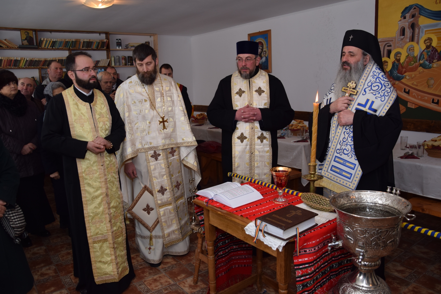 Liturghie arhierească şi sfinţire de casă socială în filia Lunca Moldovei a Parohiei Zvoroneşti