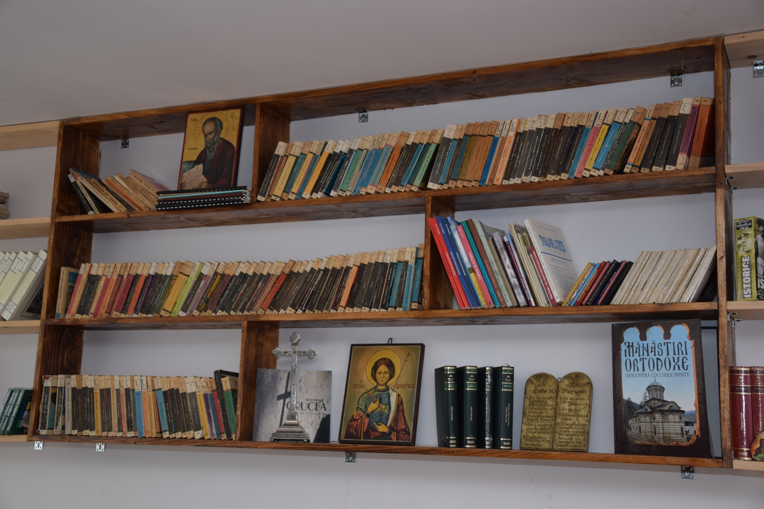 Liturghie arhierească şi sfinţire de casă socială în filia Lunca Moldovei a Parohiei Zvoroneşti