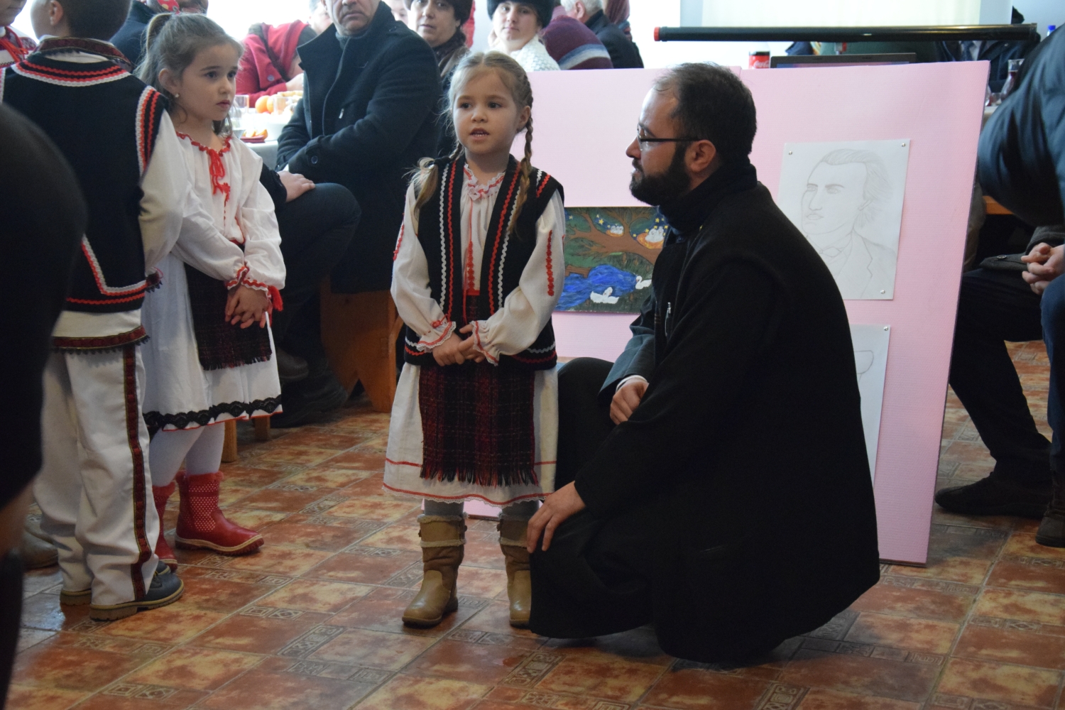 Liturghie arhierească şi sfinţire de casă socială în filia Lunca Moldovei a Parohiei Zvoroneşti