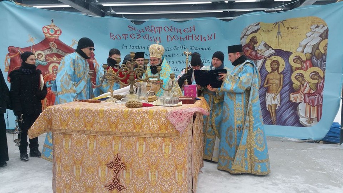 Botezul Domnului la catedrala din Roman Botezul Domnului la catedrala din Roman