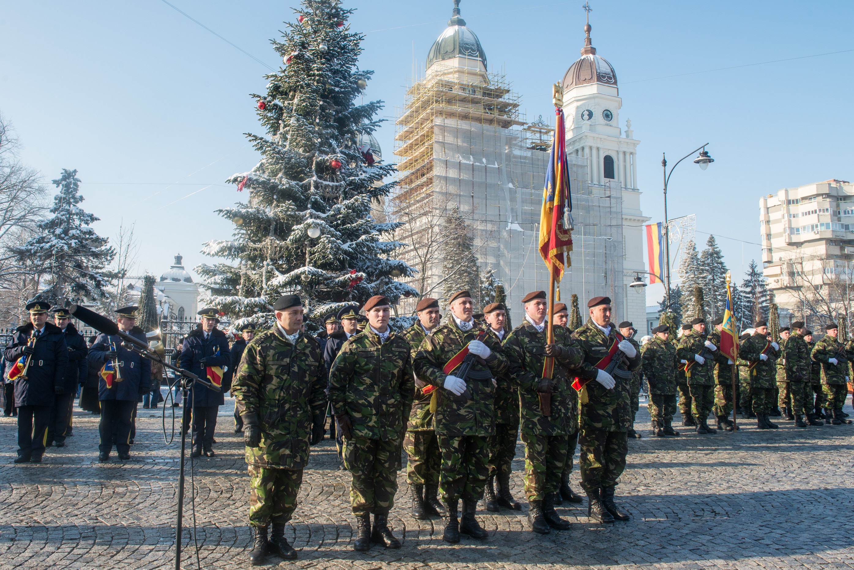 Drapelul de luptă al Brigăzii 15 Mecanizată „Podu Înalt” a fost decorat