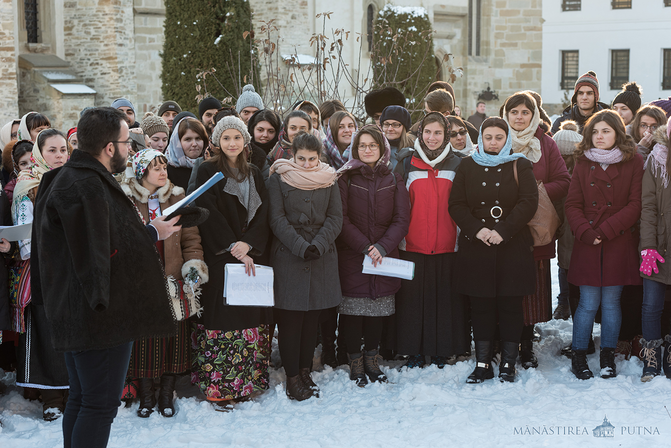 200 de tineri au participat la Tabăra de iarnă de la Mănăstirea Putna