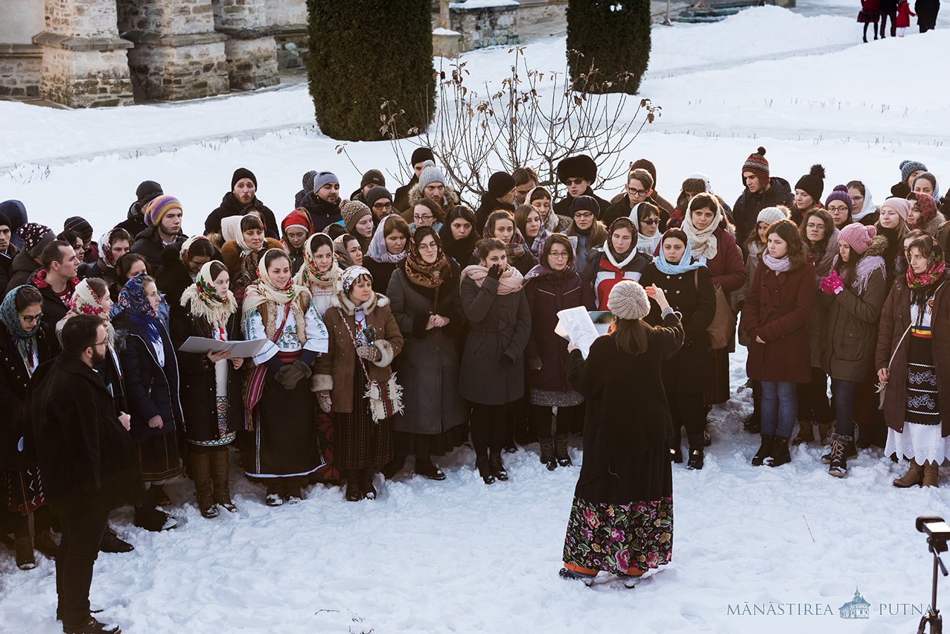 200 de tineri au participat la Tabăra de iarnă de la Mănăstirea Putna