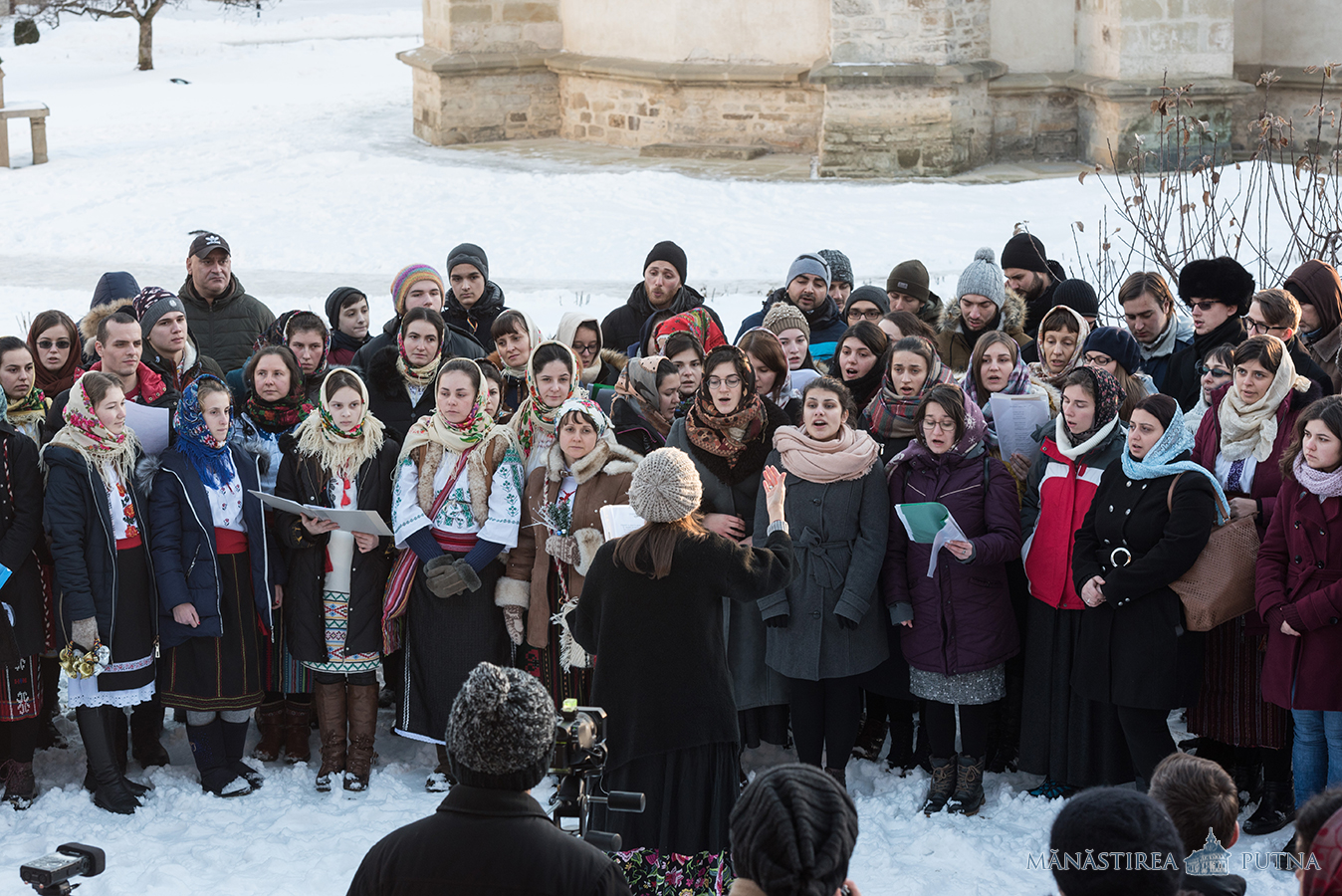 200 de tineri au participat la Tabăra de iarnă de la Mănăstirea Putna