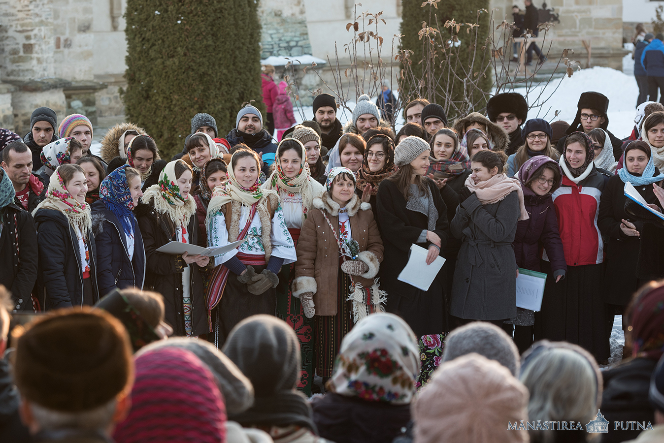 200 de tineri au participat la Tabăra de iarnă de la Mănăstirea Putna