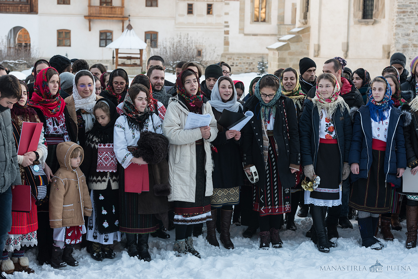 200 de tineri au participat la Tabăra de iarnă de la Mănăstirea Putna