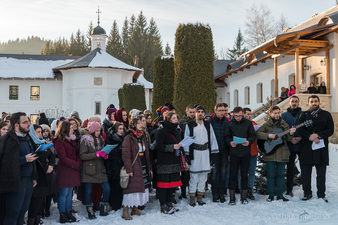 200 de tineri au participat la Tabăra de iarnă de la Mănăstirea Putna