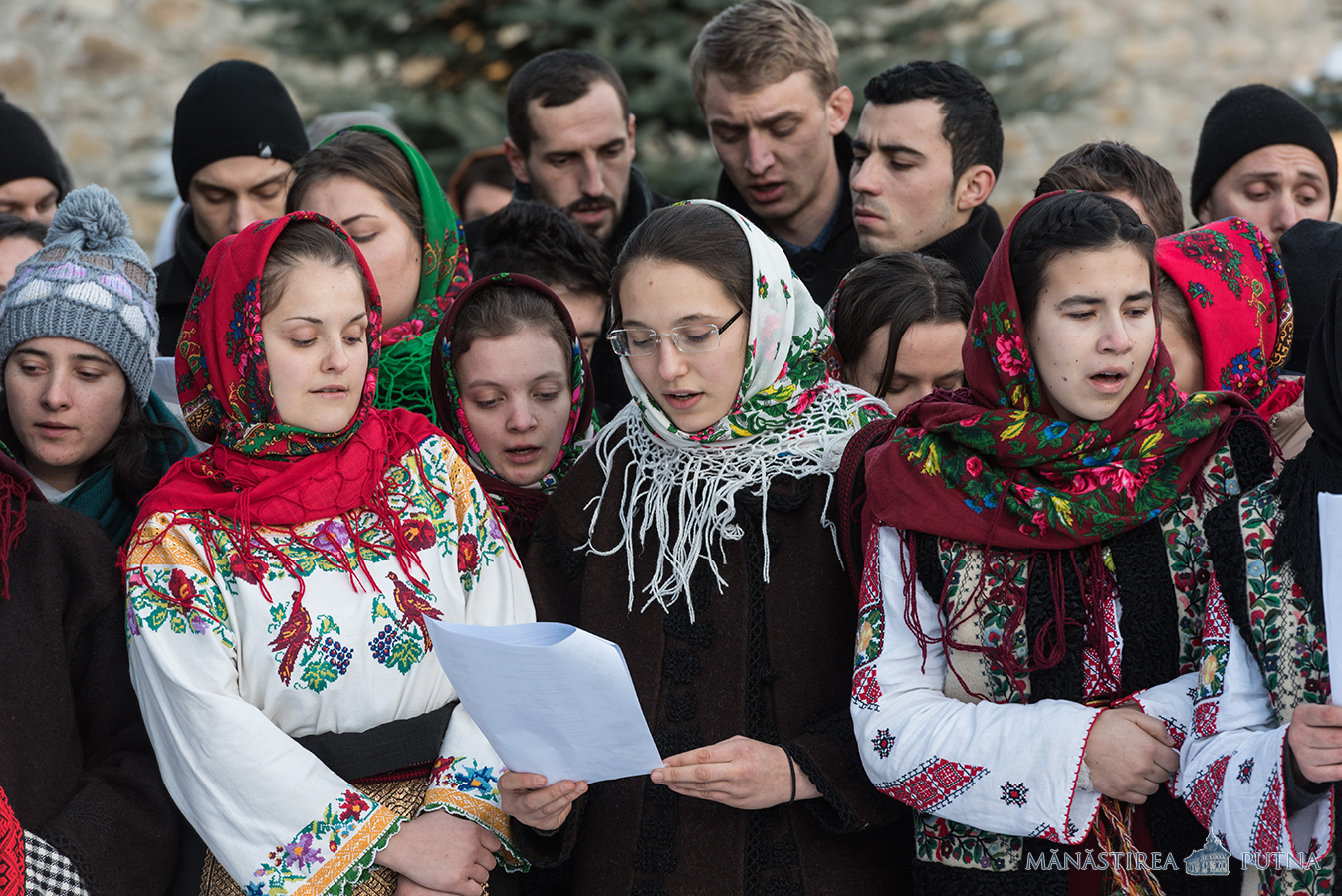 200 de tineri au participat la Tabăra de iarnă de la Mănăstirea Putna