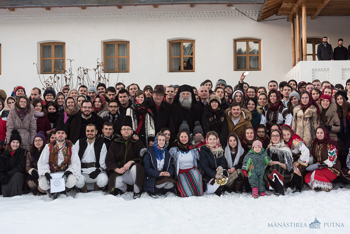 200 de tineri au participat la Tabăra de iarnă de la Mănăstirea Putna