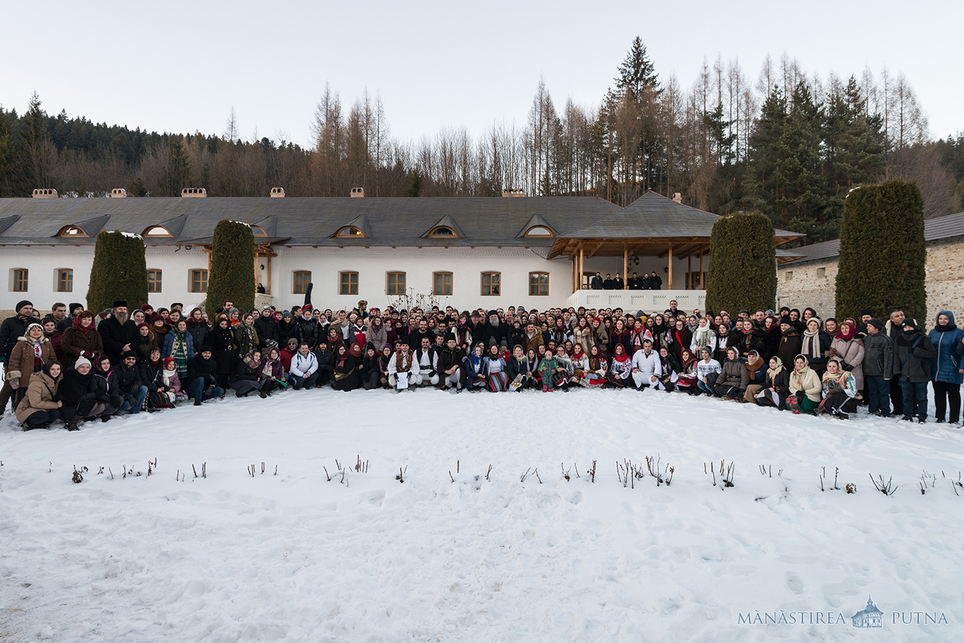 200 de tineri au participat la Tabăra de iarnă de la Mănăstirea Putna