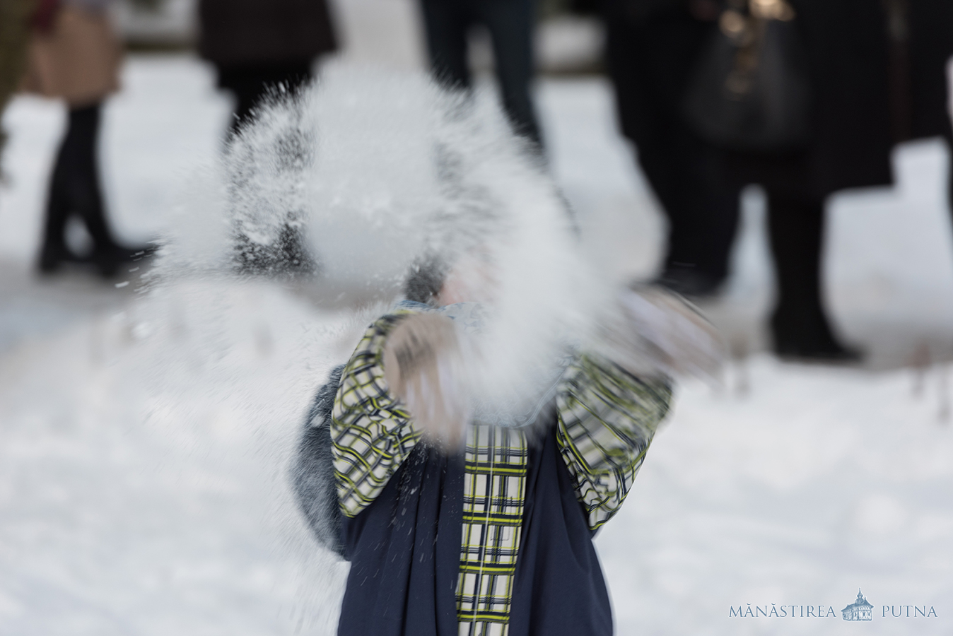 200 de tineri au participat la Tabăra de iarnă de la Mănăstirea Putna