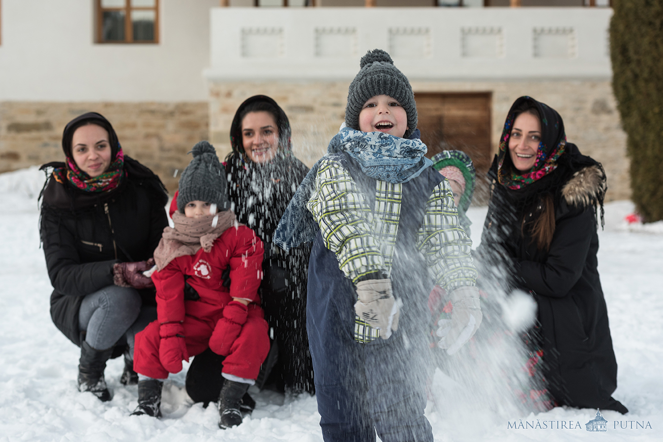 200 de tineri au participat la Tabăra de iarnă de la Mănăstirea Putna