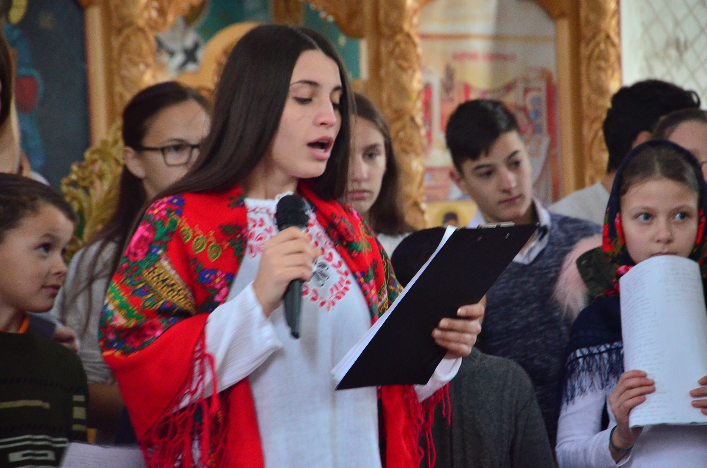 Concert caritabil de colinde şi conferinţă despre familie în Parohia Todireşti II