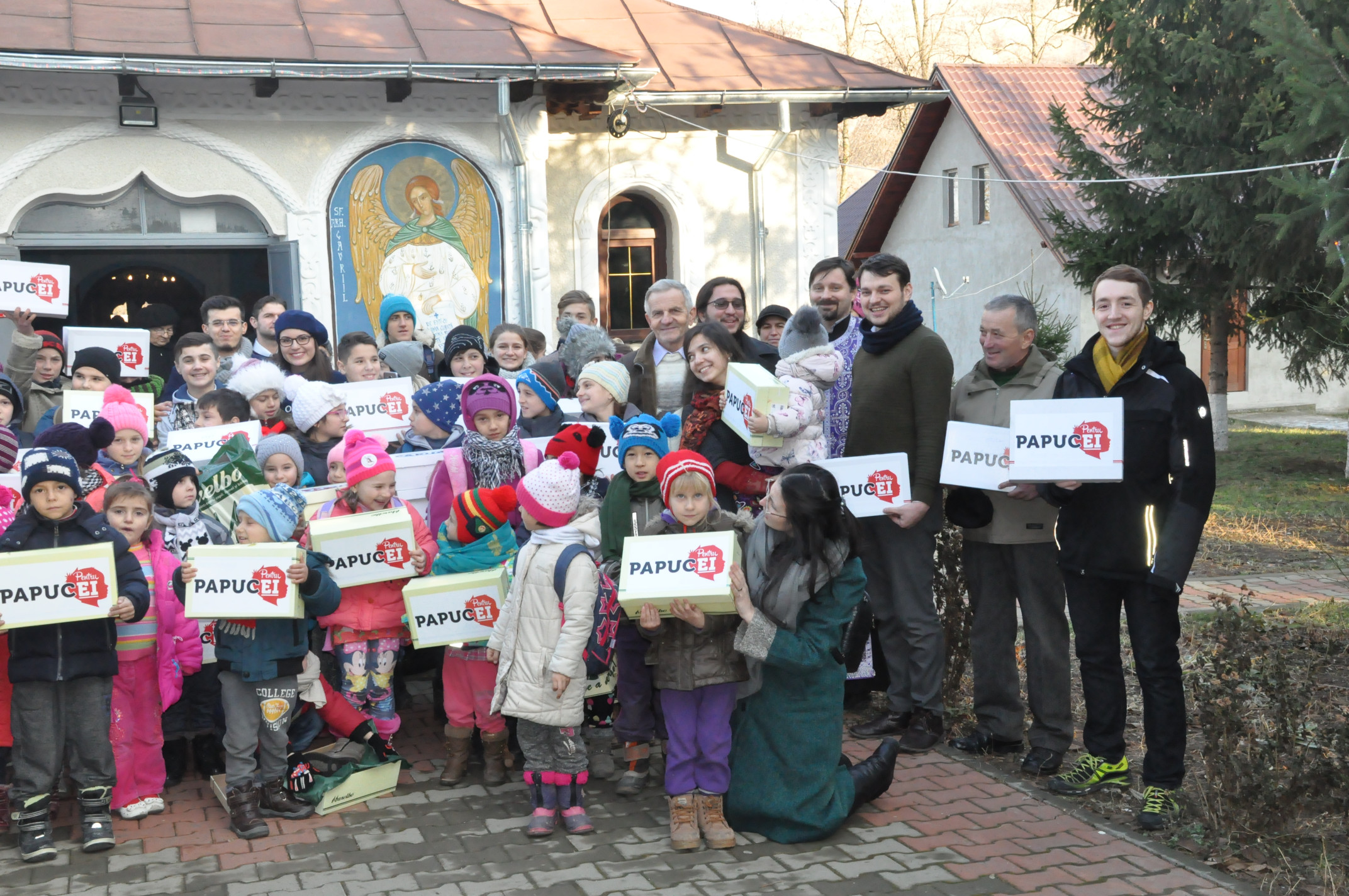 Daruri pentru copiii din Parohia Bohotin