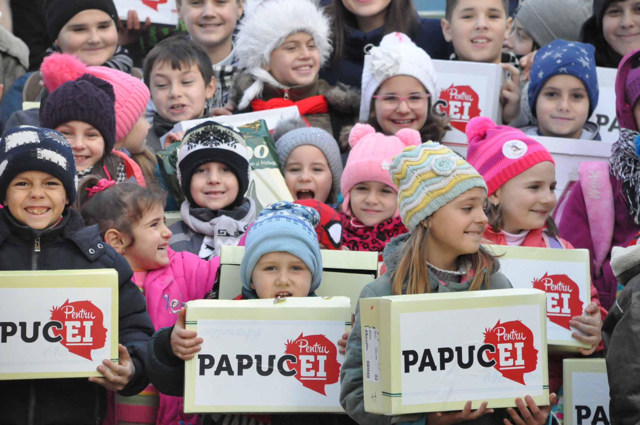 Daruri pentru copiii din Parohia Bohotin