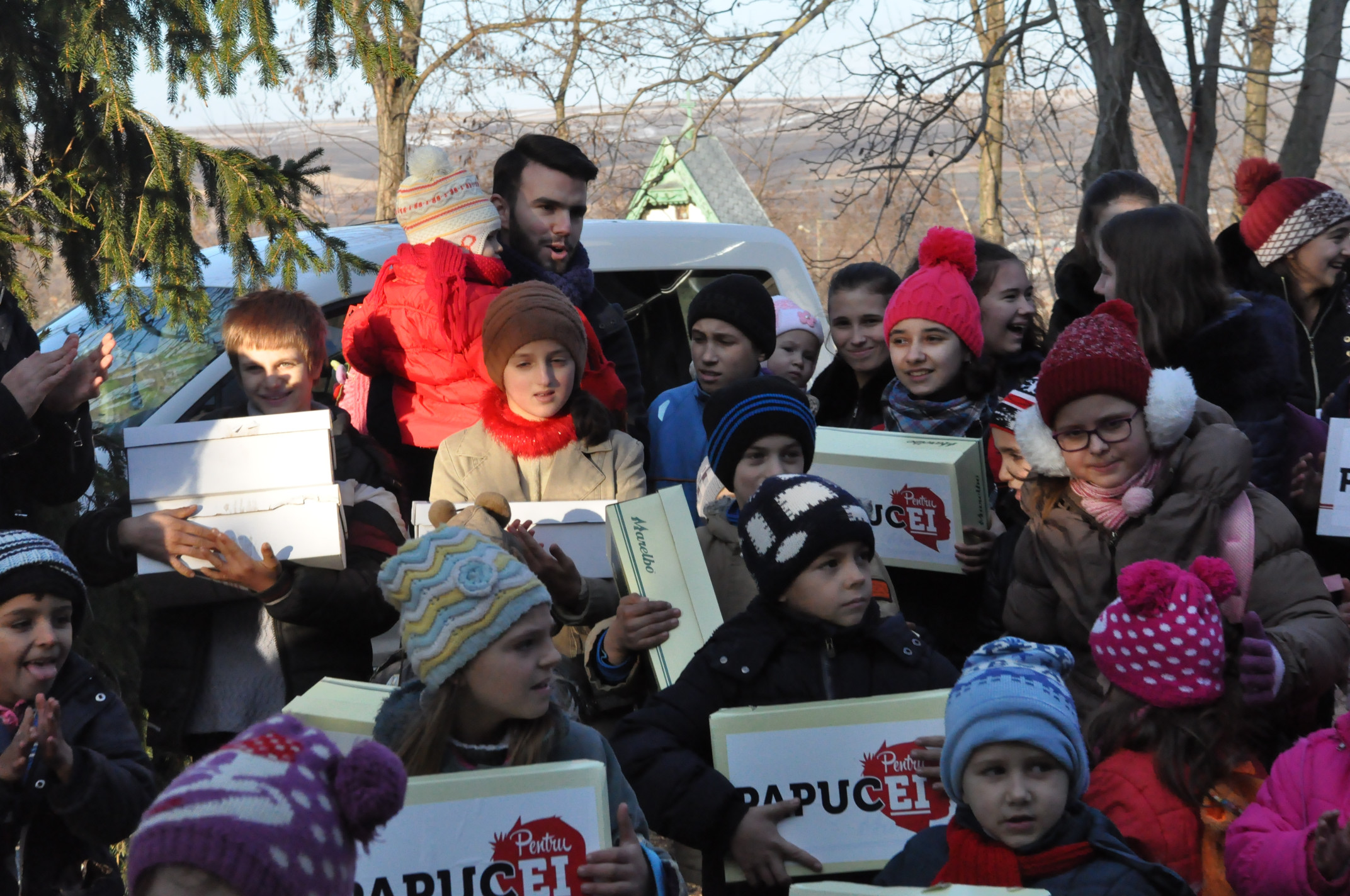 Daruri pentru copiii din Parohia Bohotin