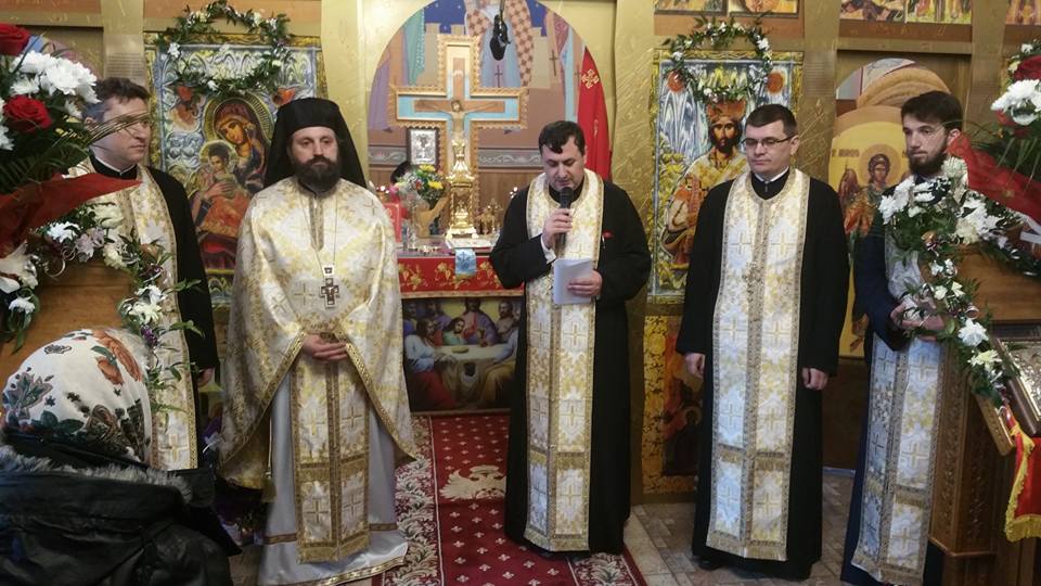 Parohia „Sfinţii Trei Ierarhi“ din Bacău în straie de sărbătoare Parohia „Sfinţii Trei Ierarhi“ din Bacău în straie de sărbătoare
