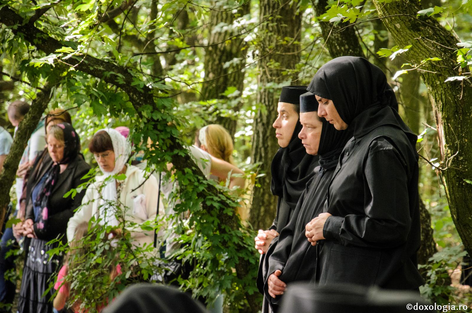 „Dacă noi nu venim să ne ridicăm la măsura îngerilor, degeaba stăm în mănăstire”