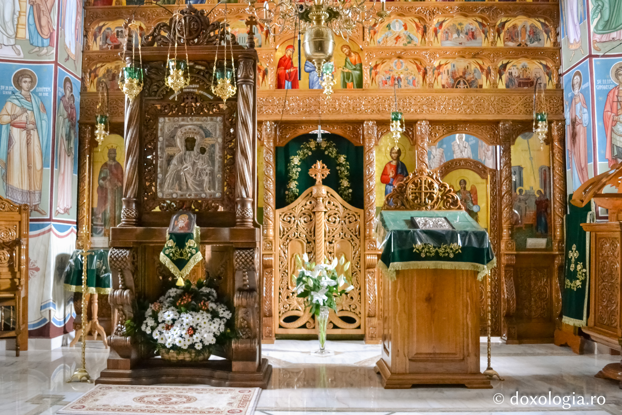 Icoana făcătoare de minuni a Maicii Domnului de la Sihăstria Putnei / Foto: Pr. Silviu Cluci Icoana făcătoare de minuni a Maicii Domnului de la Sihăstria Putnei