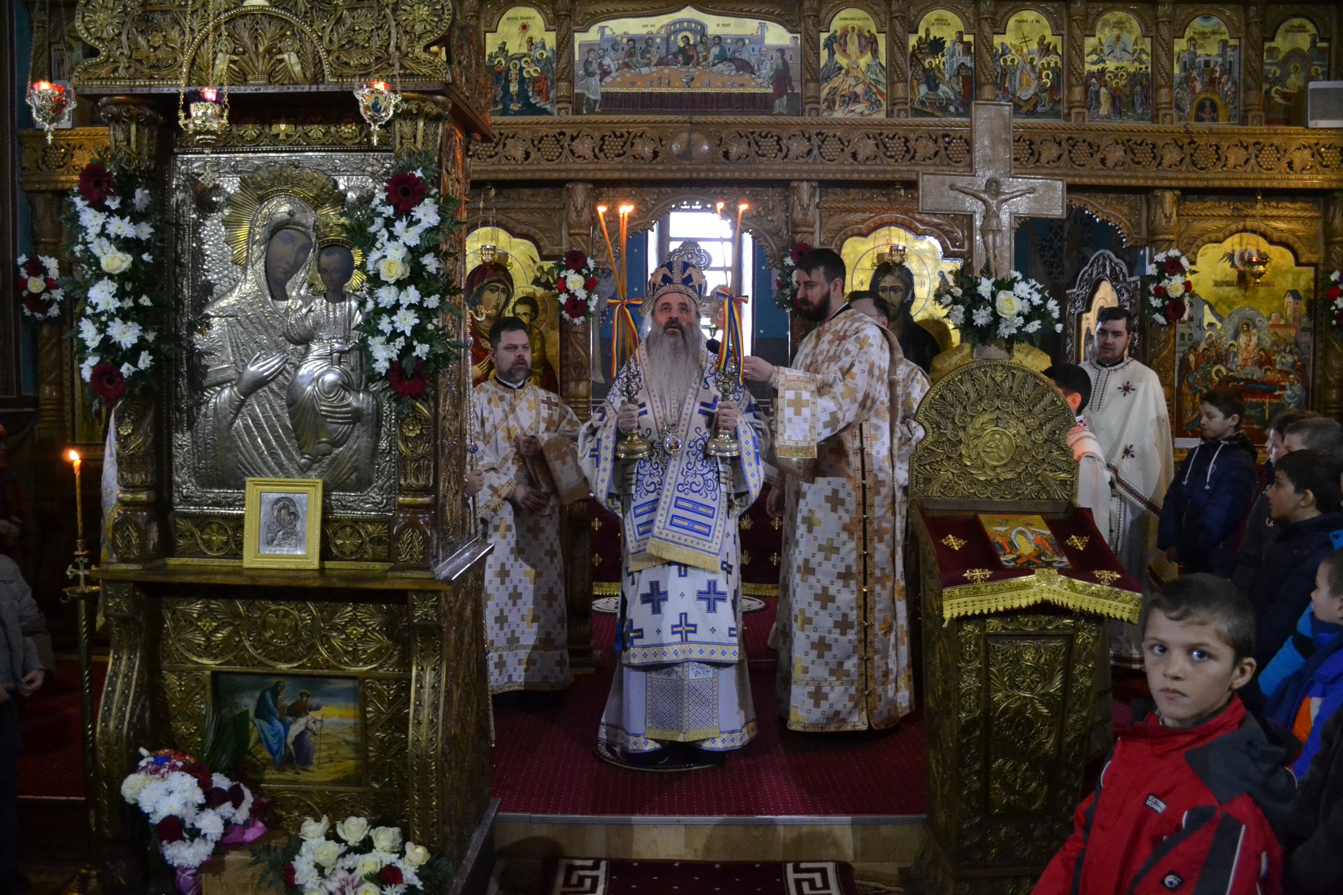 Liturghie și vizită arhierească la Todirești