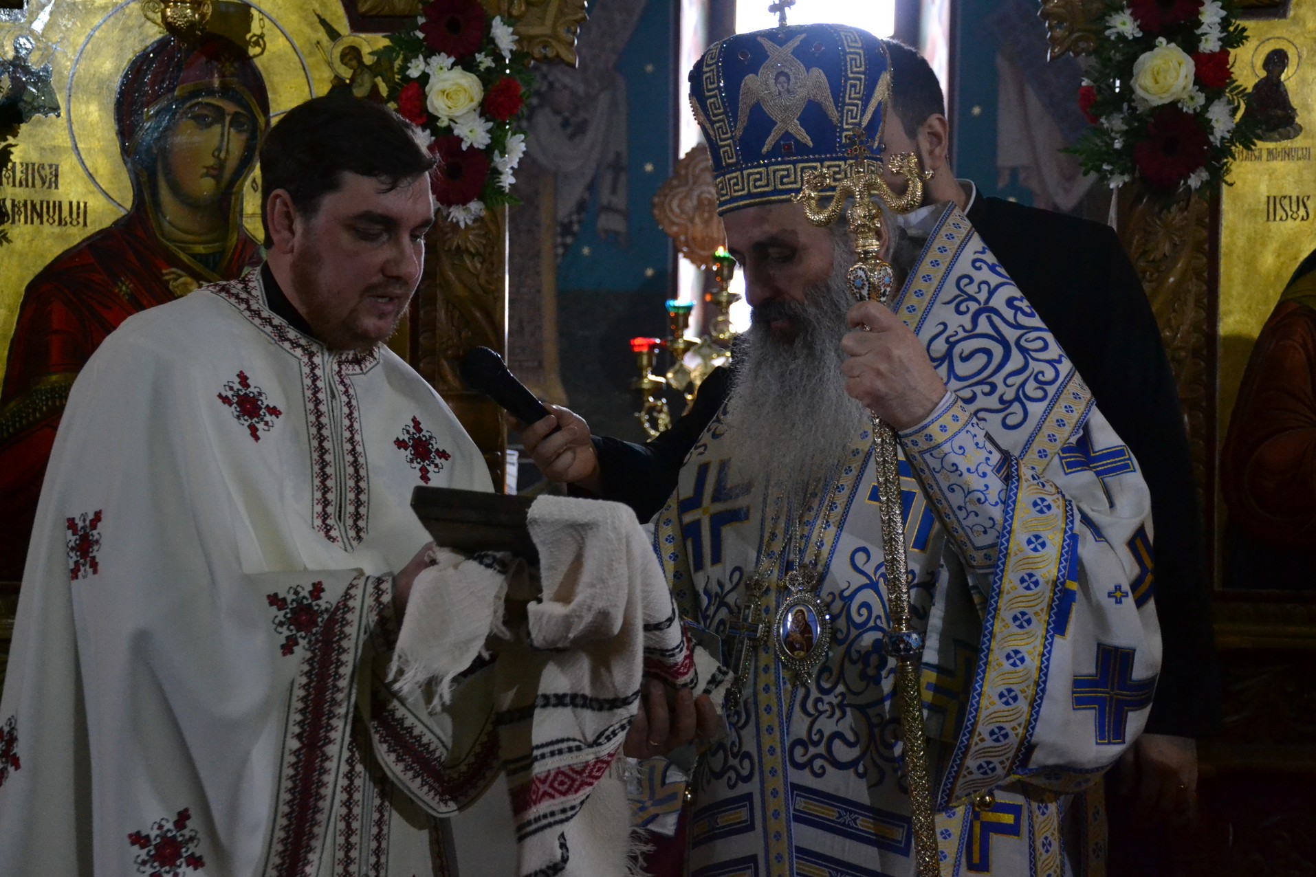 Liturghie și vizită arhierească la Todirești