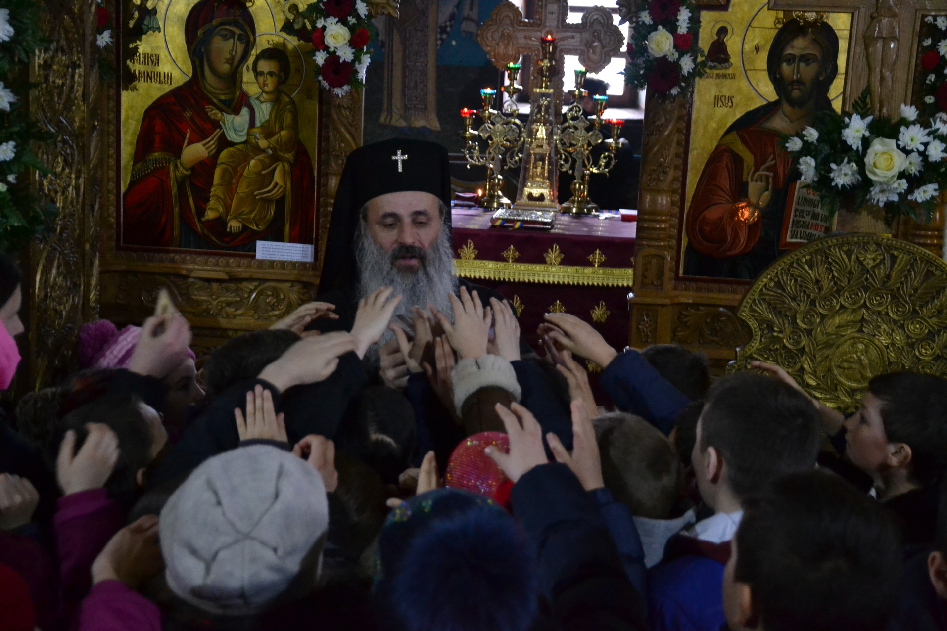 Liturghie și vizită arhierească la Todirești