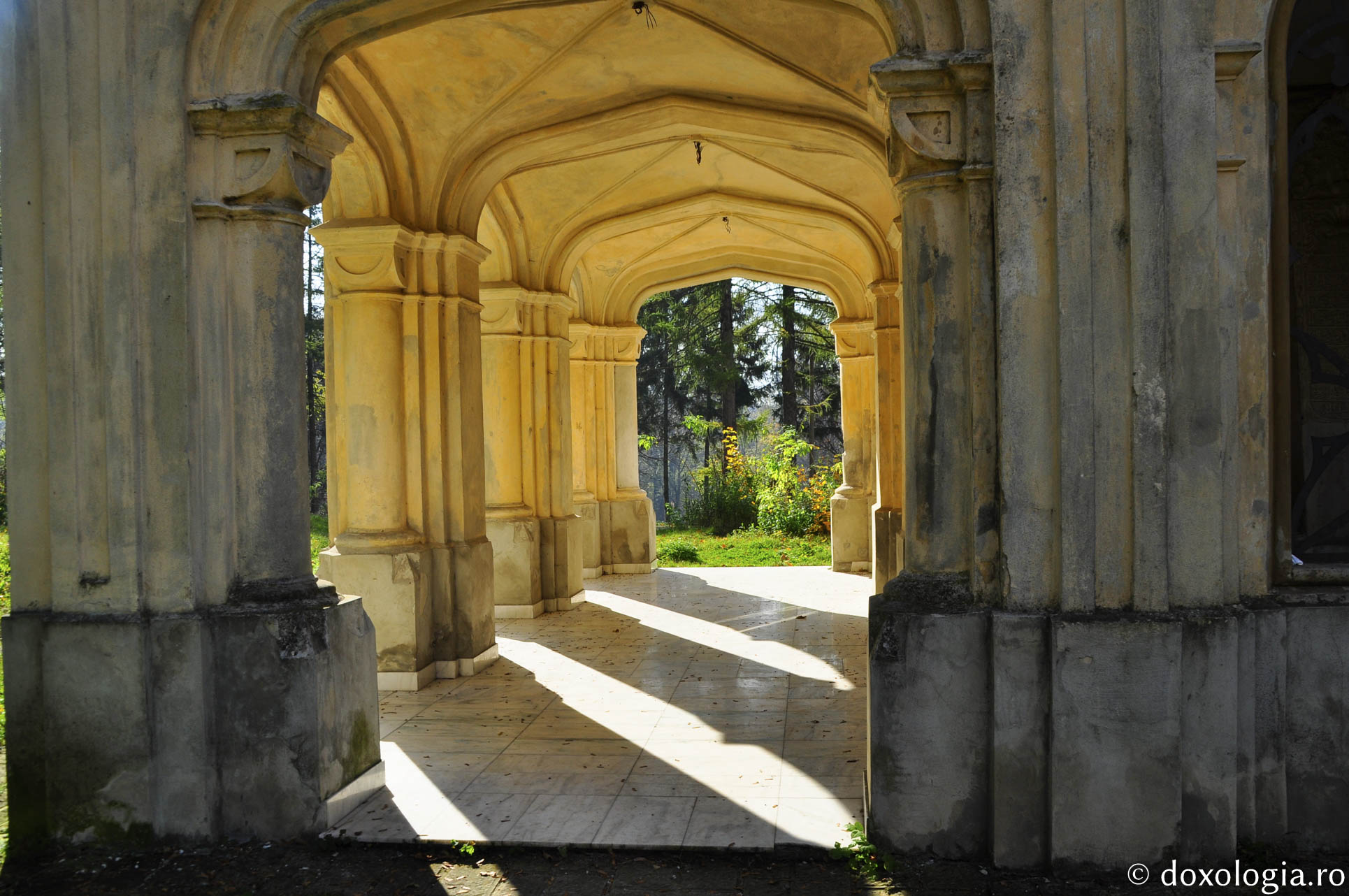 Care este originea numelui Mănăstirii Miclăușeni?