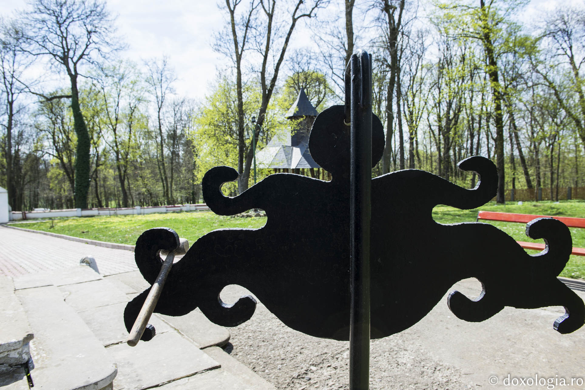 Care este originea numelui Mănăstirii Miclăușeni?