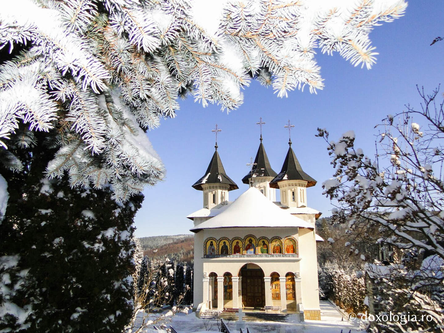 (Foto) Frumusețea iernii la Mănăstirea Sihăstria