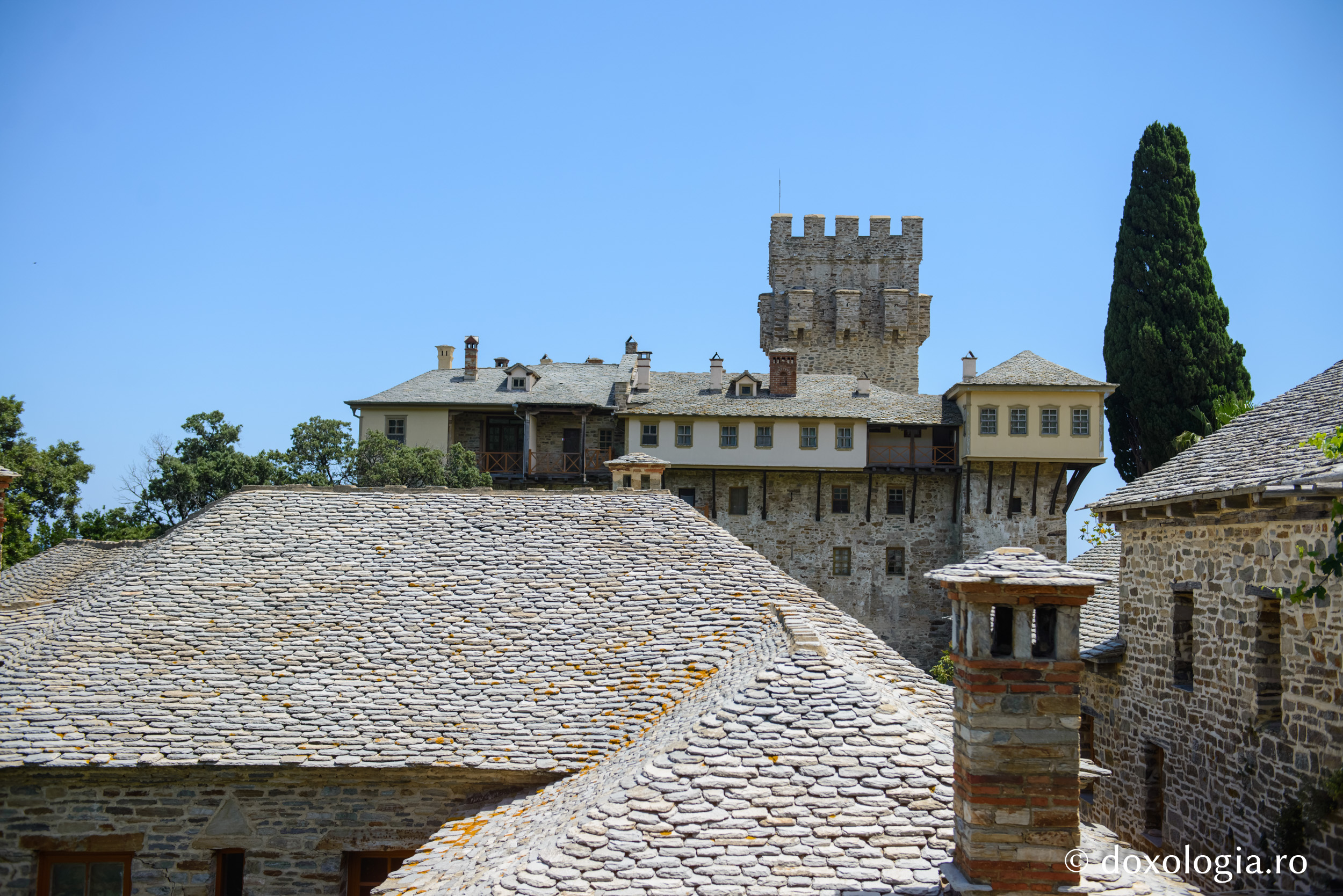 Ansamblul clădirilor Mănăstirii Stavronikita / Foto: Pr. Silviu Cluci Ansamblul clădirilor Mănăstirii Stavronikita