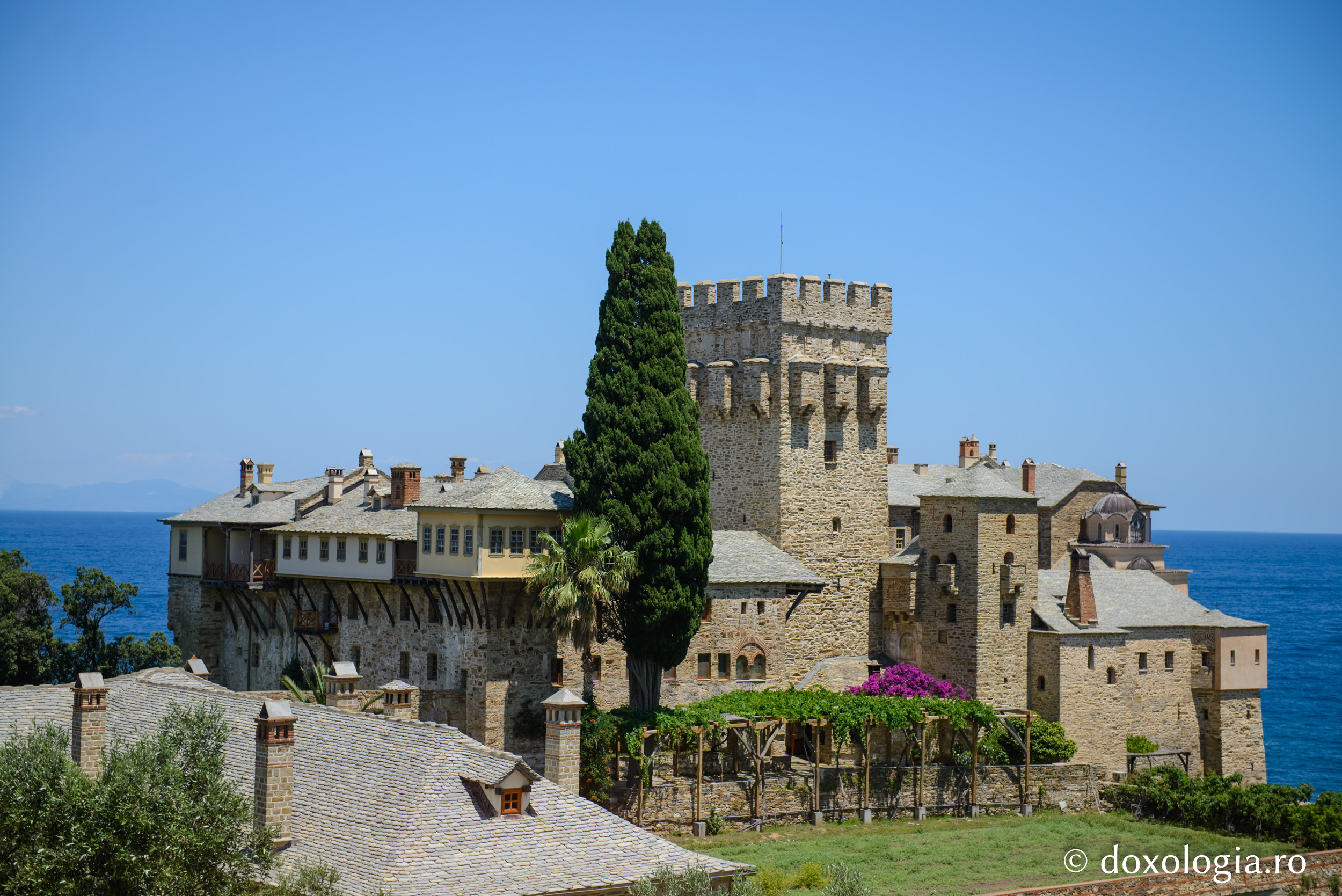 (Foto) Mănăstirea Stavronikita – bijuterie a arhitecturii athonite