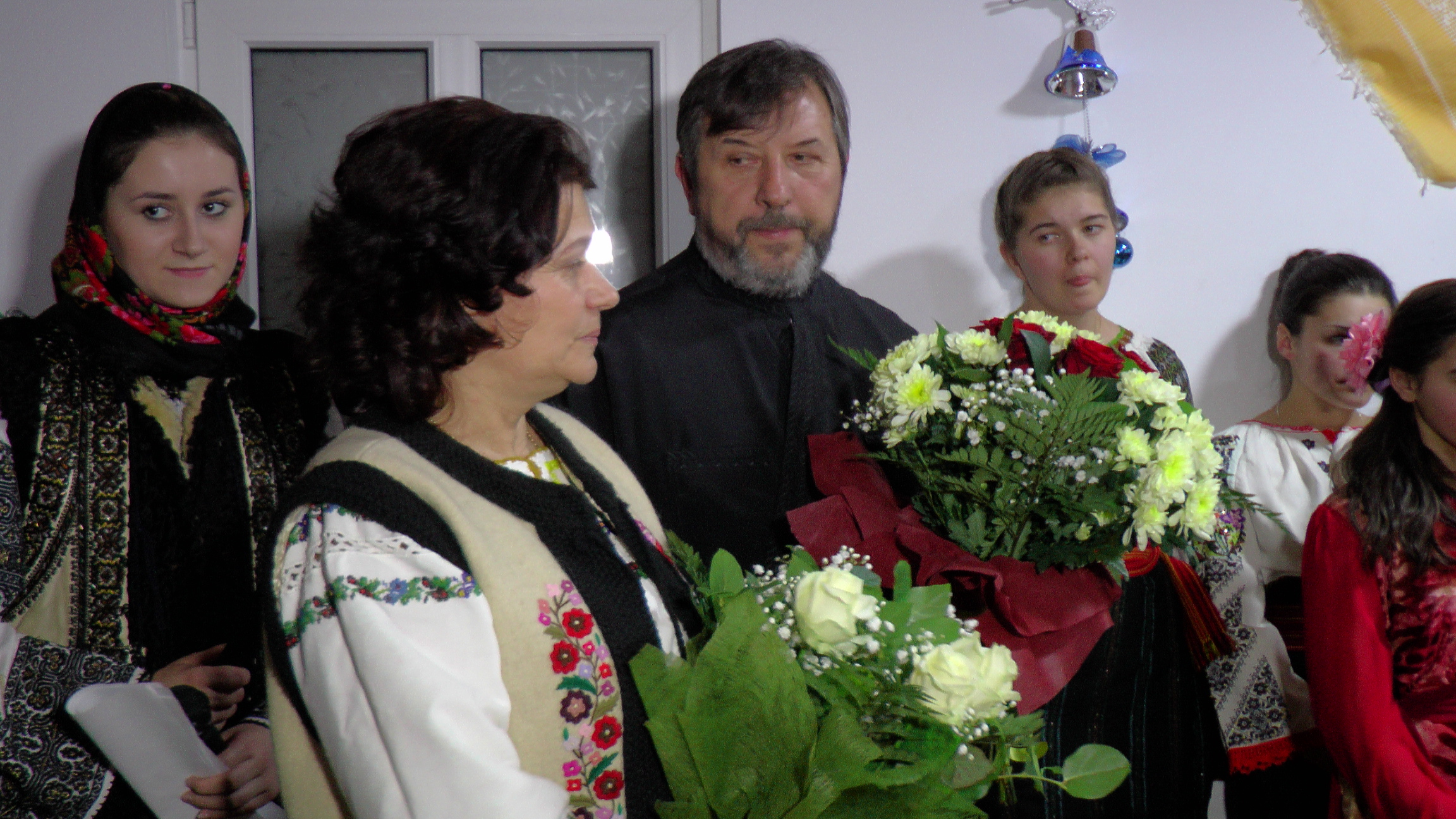 Spectacol de obiceiuri populare la Dolhasca